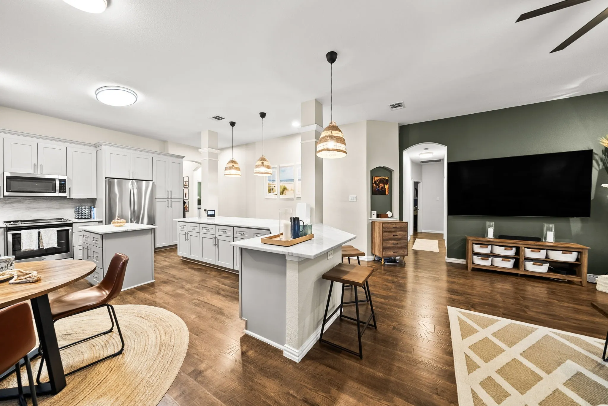 Single Family Residence For Sale in Denton County , 1112 Wentwood Drive, Corinth, Texas 76210, 4 Bedroom, 2 Bathroom, 2 Garage spaces, 2,150 Sqft, built in 2001, mls#21393908, Real Estate Agent in Corinth, Homes For Sale in Denton county, Homes For Sale in Corinth, Realtor in Corinth Texas, Real Estate Brokerage Independent Realty Texas, Luminita Cordes Realtor