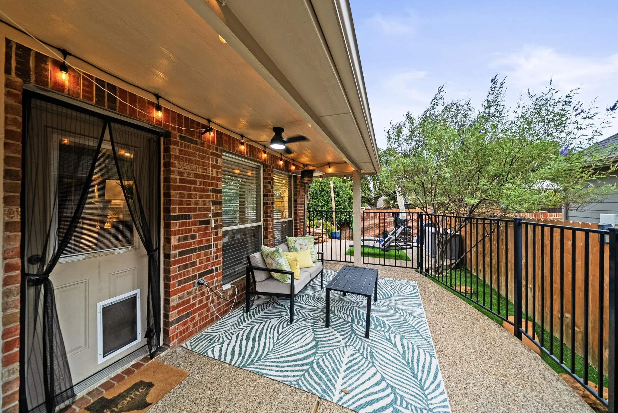 Single Family Residence For Sale in Denton County , 1112 Wentwood Drive, Corinth, Texas 76210, 4 Bedroom, 2 Bathroom, 2 Garage spaces, 2,150 Sqft, built in 2001, mls#21393908, Real Estate Agent in Corinth, Homes For Sale in Denton county, Homes For Sale in Corinth, Realtor in Corinth Texas, Real Estate Brokerage Independent Realty Texas, Luminita Cordes Realtor