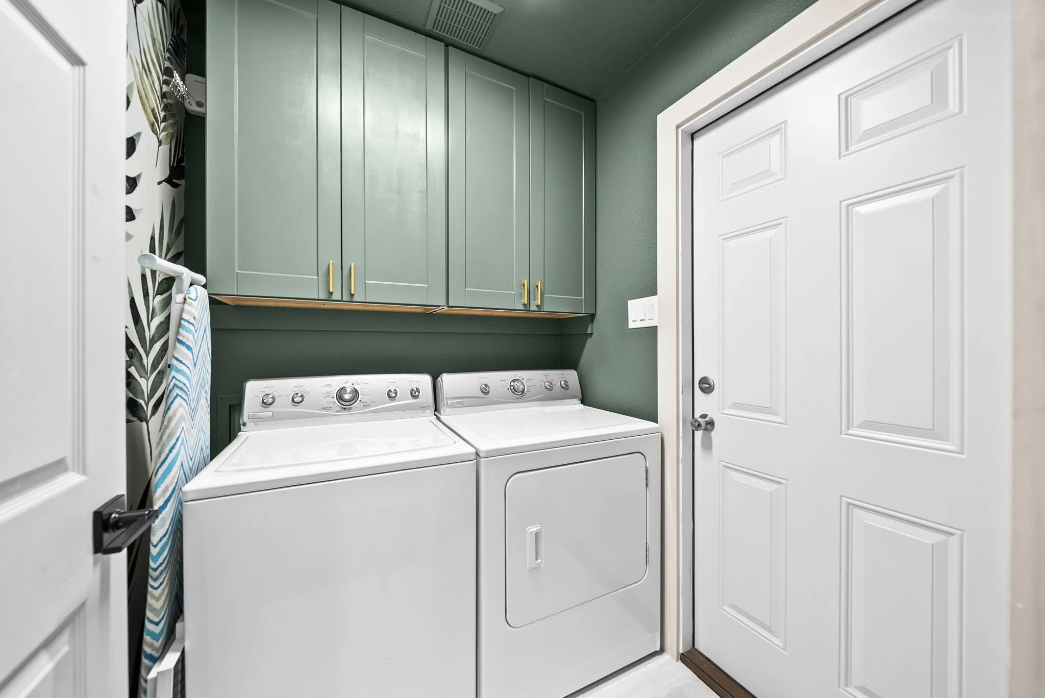 Single Family Residence For Sale in Denton County , 1112 Wentwood Drive, Corinth, Texas 76210, 4 Bedroom, 2 Bathroom, 2 Garage spaces, 2,150 Sqft, built in 2001, mls#21393908, Real Estate Agent in Corinth, Homes For Sale in Denton county, Homes For Sale in Corinth, Realtor in Corinth Texas, Real Estate Brokerage Independent Realty Texas, Luminita Cordes Realtor