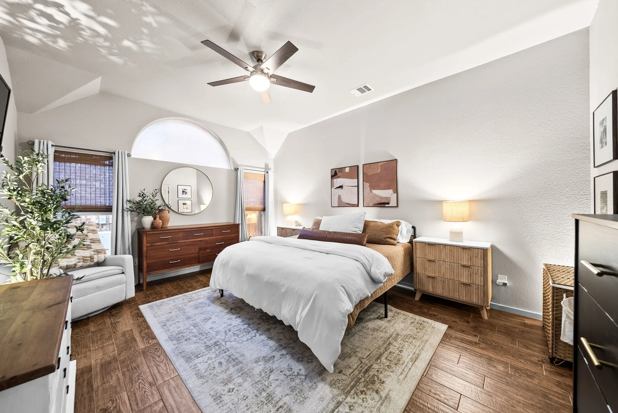Single Family Residence For Sale in Denton County , 1112 Wentwood Drive, Corinth, Texas 76210, 4 Bedroom, 2 Bathroom, 2 Garage spaces, 2,150 Sqft, built in 2001, mls#21393908, Real Estate Agent in Corinth, Homes For Sale in Denton county, Homes For Sale in Corinth, Realtor in Corinth Texas, Real Estate Brokerage Independent Realty Texas, Luminita Cordes Realtor