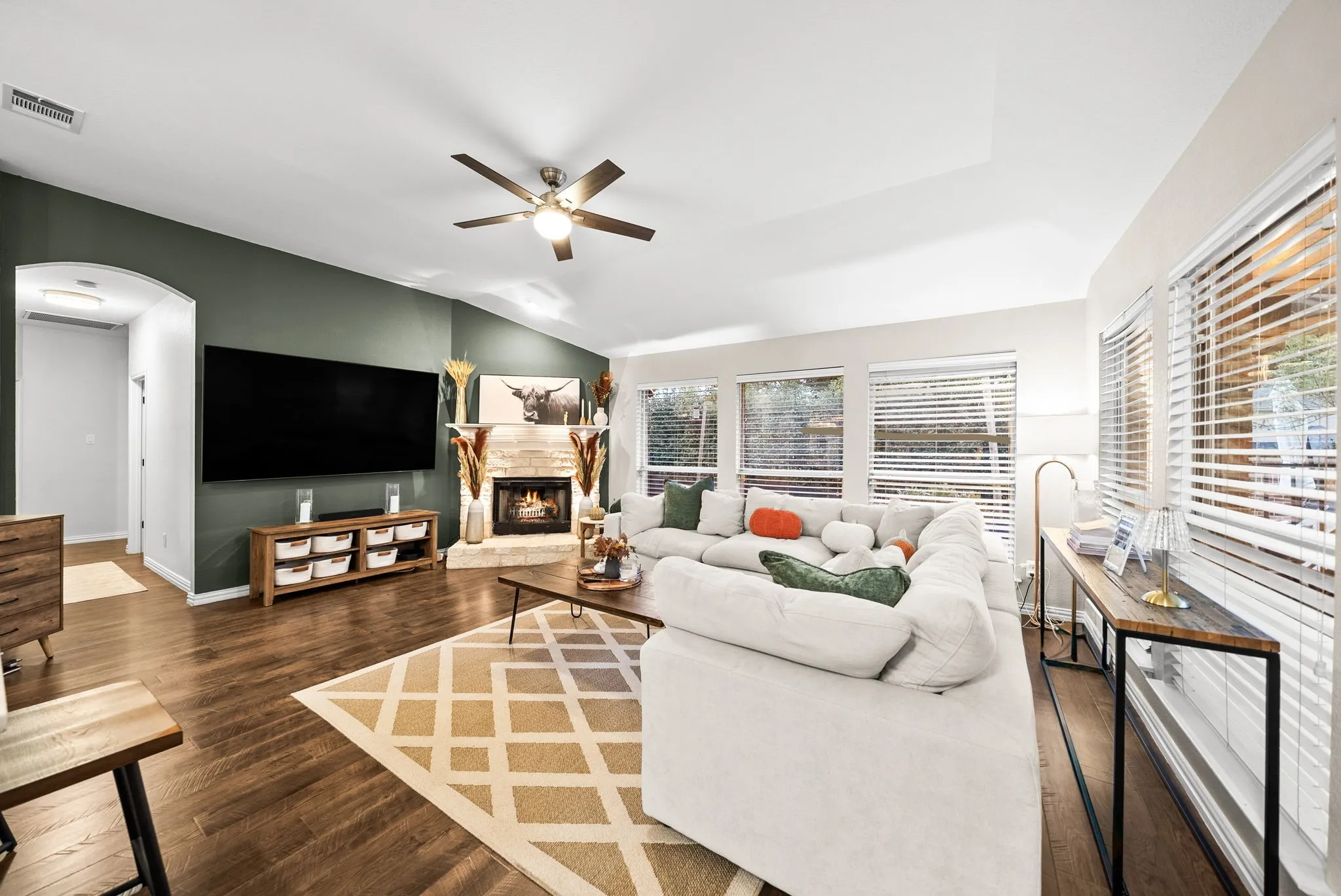 Single Family Residence For Sale in Denton County , 1112 Wentwood Drive, Corinth, Texas 76210, 4 Bedroom, 2 Bathroom, 2 Garage spaces, 2,150 Sqft, built in 2001, mls#21393908, Real Estate Agent in Corinth, Homes For Sale in Denton county, Homes For Sale in Corinth, Realtor in Corinth Texas, Real Estate Brokerage Independent Realty Texas, Luminita Cordes Realtor