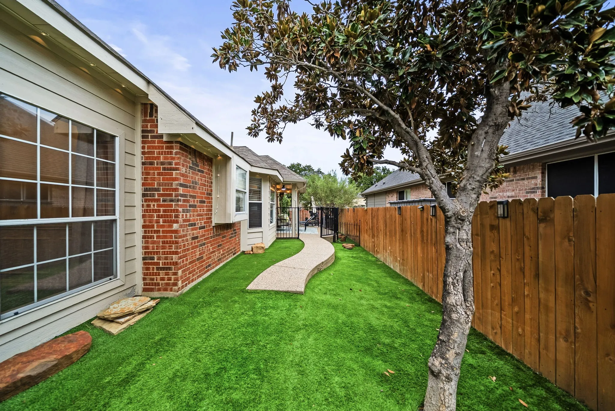 Single Family Residence For Sale in Denton County , 1112 Wentwood Drive, Corinth, Texas 76210, 4 Bedroom, 2 Bathroom, 2 Garage spaces, 2,150 Sqft, built in 2001, mls#21393908, Real Estate Agent in Corinth, Homes For Sale in Denton county, Homes For Sale in Corinth, Realtor in Corinth Texas, Real Estate Brokerage Independent Realty Texas, Luminita Cordes Realtor