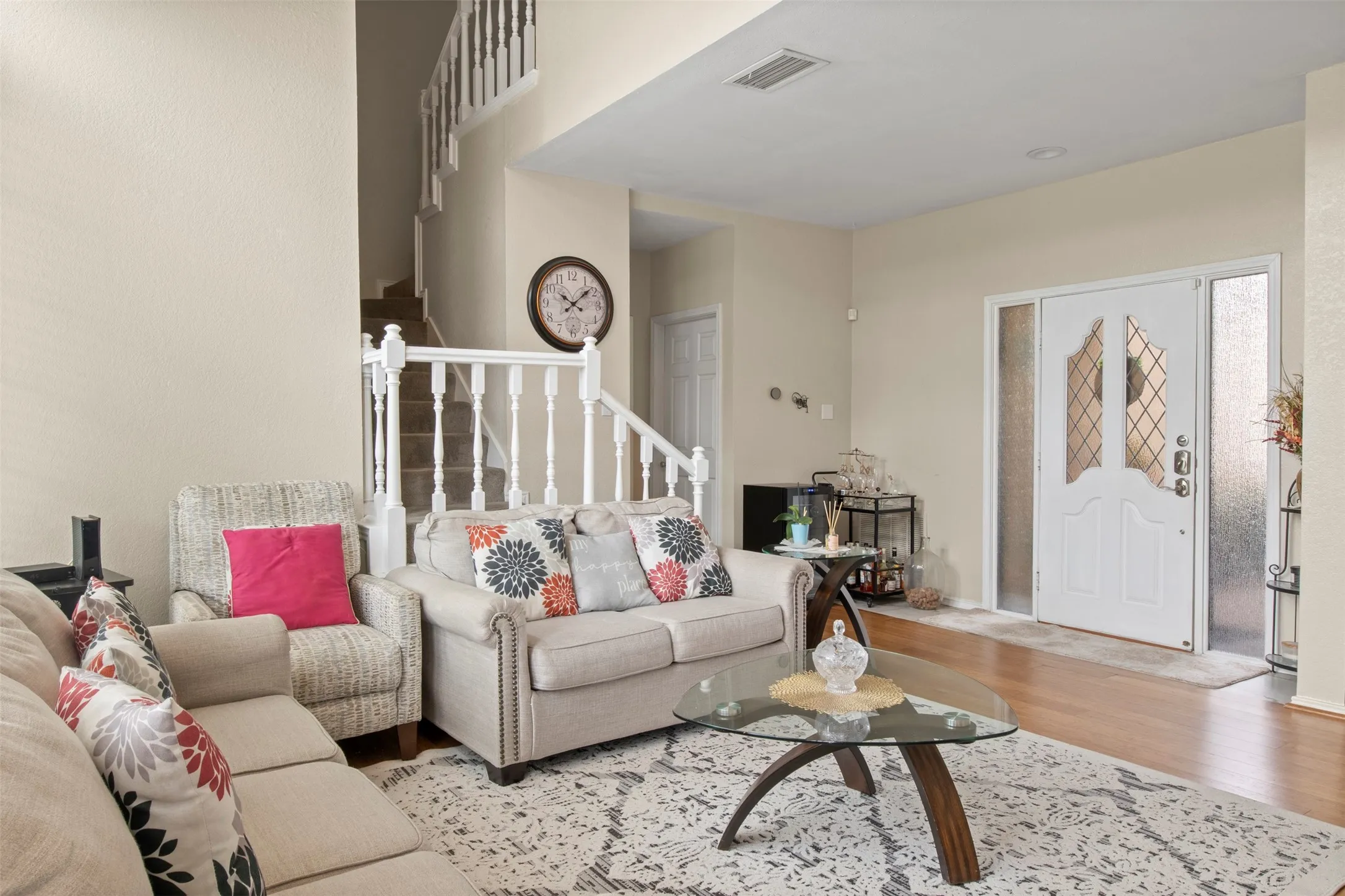 Condominium For Rent in Dallas County , 215 Cimarron Trail 1, Irving, Texas 75063, 2 Bedroom, 3 Bathroom, 1 Garage spaces, 1,348 Sqft, built in 1985, mls#21393097, Real Estate Agent in Irving, Homes For Rent in Dallas county, Homes For Rent in Irving, Realtor in Irving Texas, Real Estate Brokerage Independent Realty Texas, Luminita Cordes Realtor