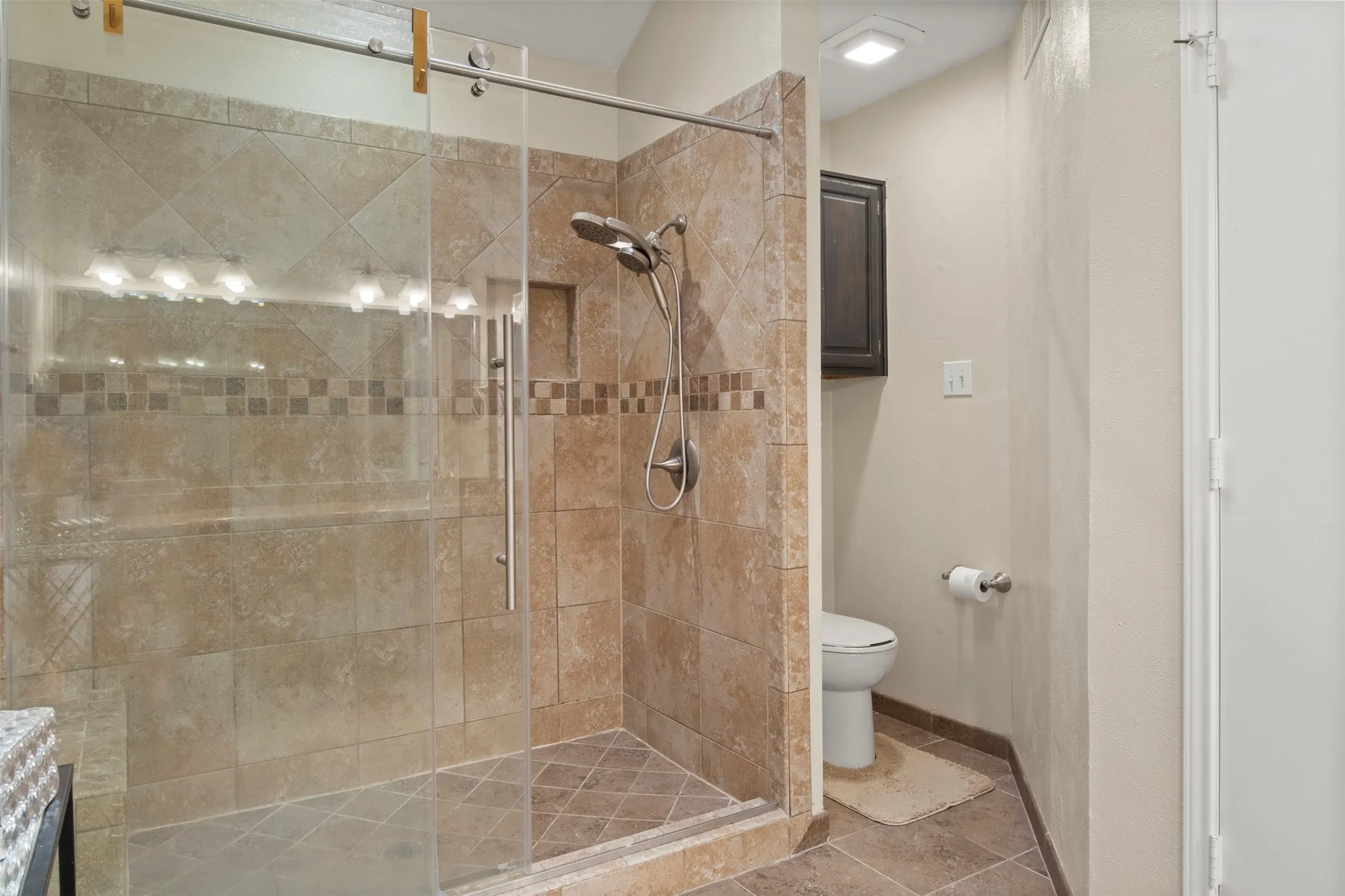 Condominium For Rent in Dallas County , 215 Cimarron Trail 1, Irving, Texas 75063, 2 Bedroom, 3 Bathroom, 1 Garage spaces, 1,348 Sqft, built in 1985, mls#21393097, Real Estate Agent in Irving, Homes For Rent in Dallas county, Homes For Rent in Irving, Realtor in Irving Texas, Real Estate Brokerage Independent Realty Texas, Luminita Cordes Realtor