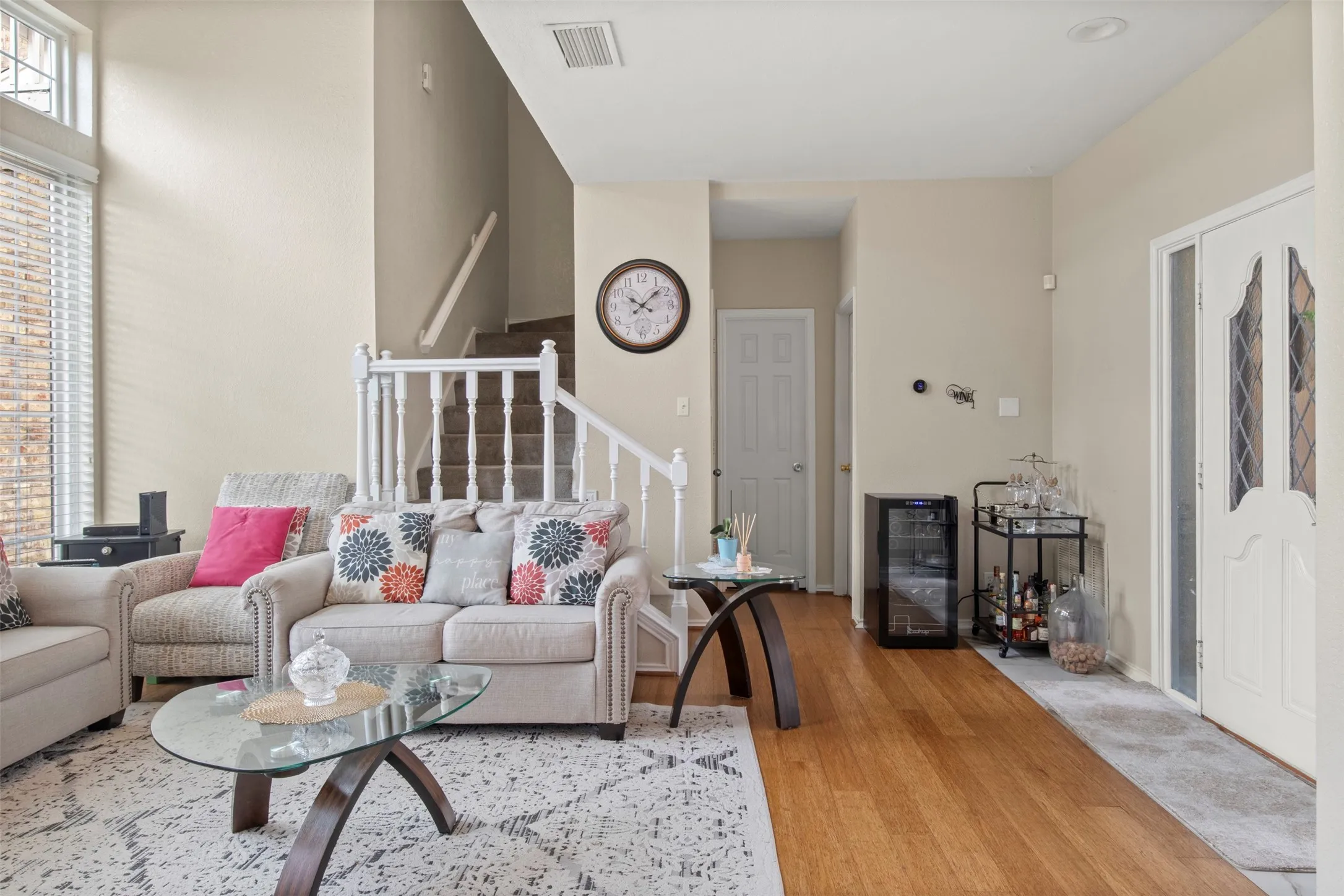 Condominium For Rent in Dallas County , 215 Cimarron Trail 1, Irving, Texas 75063, 2 Bedroom, 3 Bathroom, 1 Garage spaces, 1,348 Sqft, built in 1985, mls#21393097, Real Estate Agent in Irving, Homes For Rent in Dallas county, Homes For Rent in Irving, Realtor in Irving Texas, Real Estate Brokerage Independent Realty Texas, Luminita Cordes Realtor