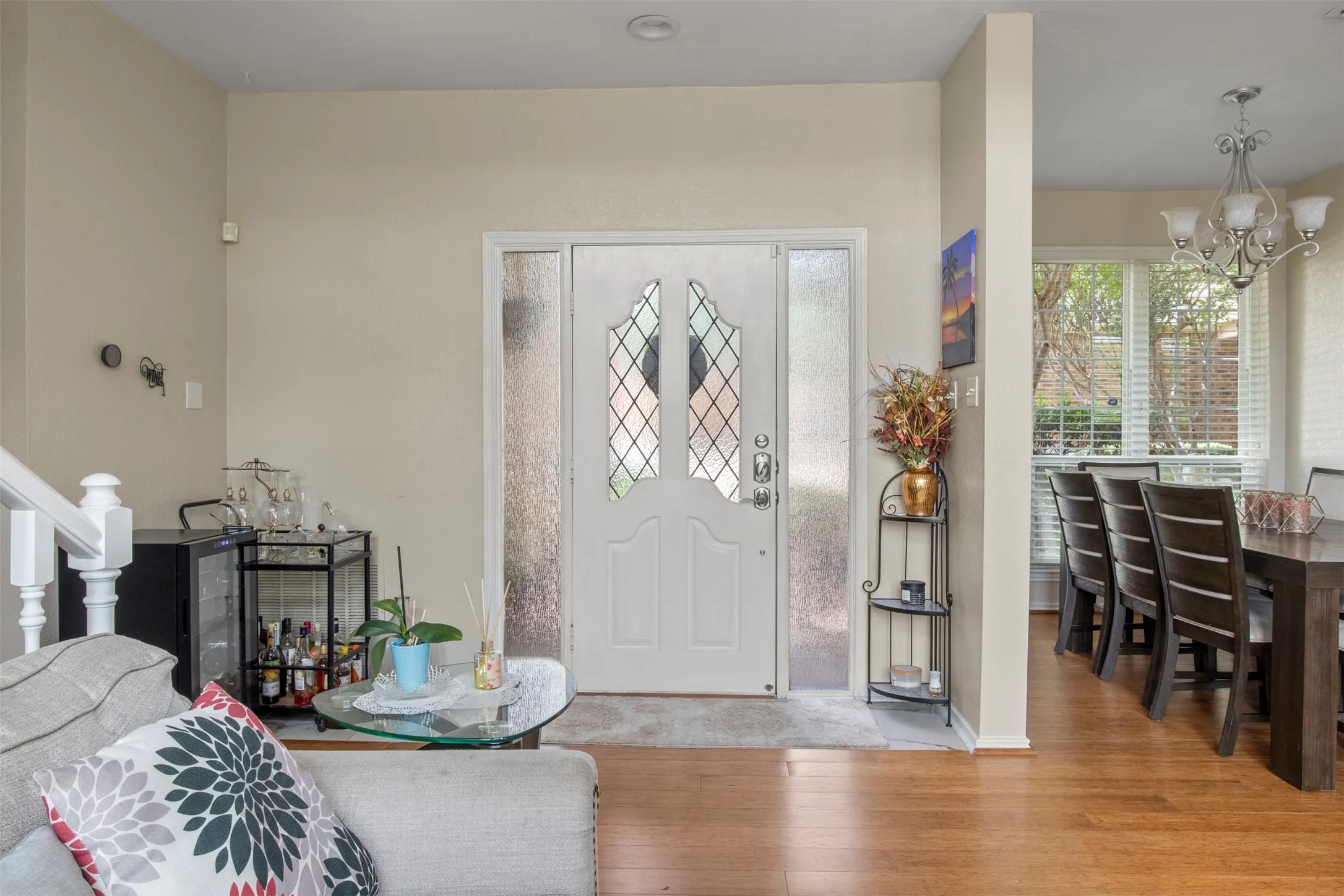 Condominium For Rent in Dallas County , 215 Cimarron Trail 1, Irving, Texas 75063, 2 Bedroom, 3 Bathroom, 1 Garage spaces, 1,348 Sqft, built in 1985, mls#21393097, Real Estate Agent in Irving, Homes For Rent in Dallas county, Homes For Rent in Irving, Realtor in Irving Texas, Real Estate Brokerage Independent Realty Texas, Luminita Cordes Realtor