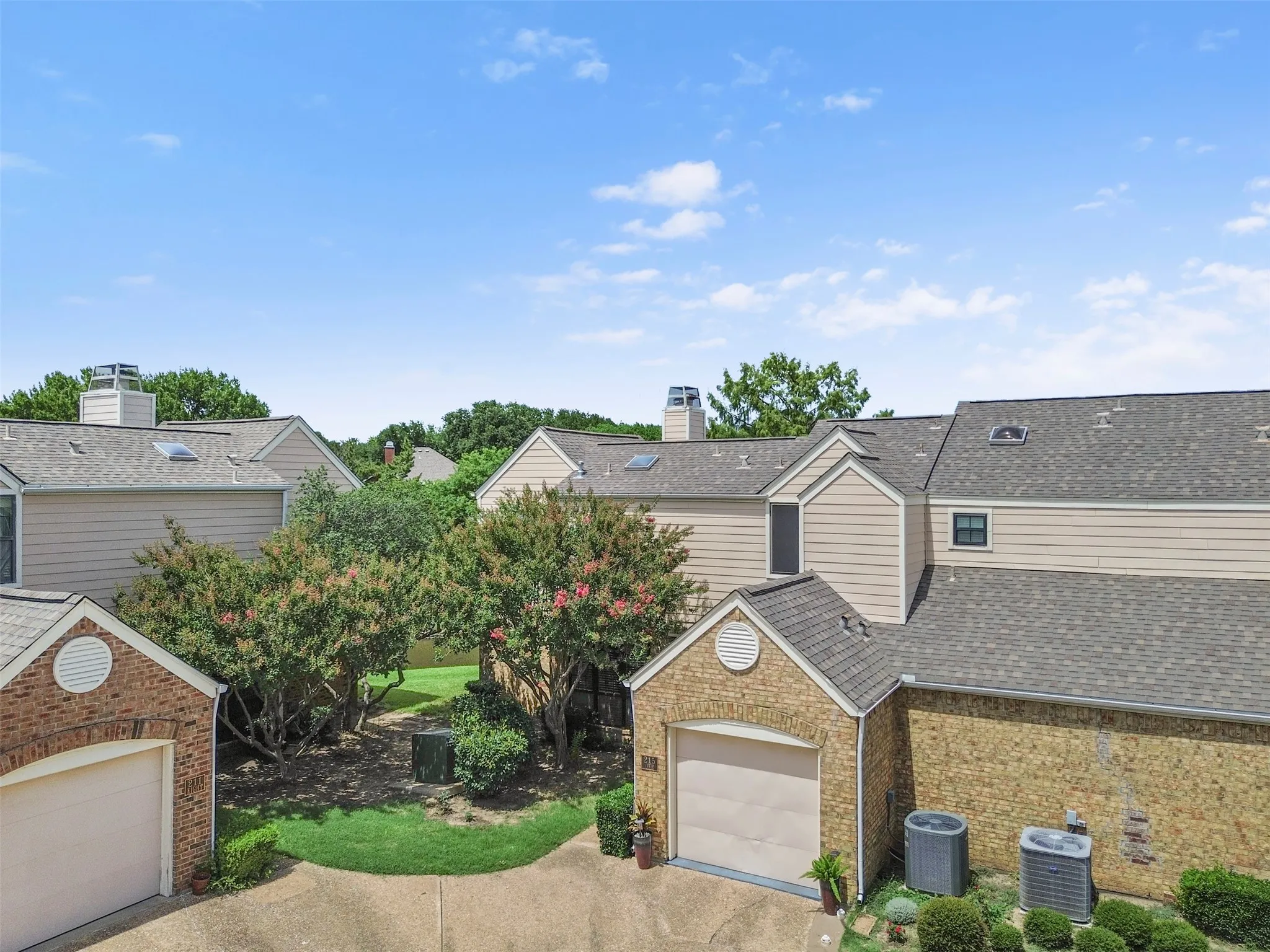 Condominium For Rent in Dallas County , 215 Cimarron Trail 1, Irving, Texas 75063, 2 Bedroom, 3 Bathroom, 1 Garage spaces, 1,348 Sqft, built in 1985, mls#21393097, Real Estate Agent in Irving, Homes For Rent in Dallas county, Homes For Rent in Irving, Realtor in Irving Texas, Real Estate Brokerage Independent Realty Texas, Luminita Cordes Realtor