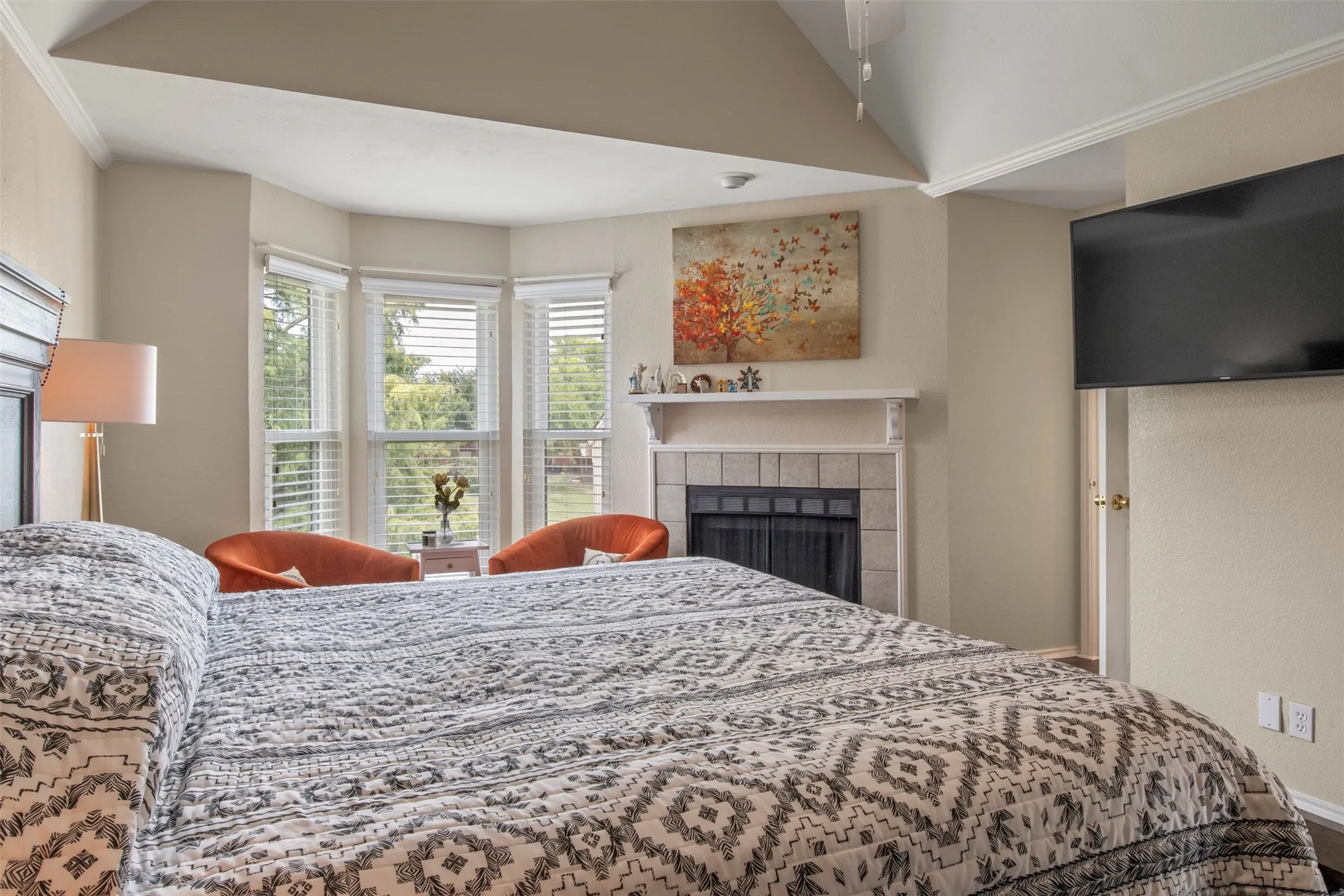 Condominium For Rent in Dallas County , 215 Cimarron Trail 1, Irving, Texas 75063, 2 Bedroom, 3 Bathroom, 1 Garage spaces, 1,348 Sqft, built in 1985, mls#21393097, Real Estate Agent in Irving, Homes For Rent in Dallas county, Homes For Rent in Irving, Realtor in Irving Texas, Real Estate Brokerage Independent Realty Texas, Luminita Cordes Realtor