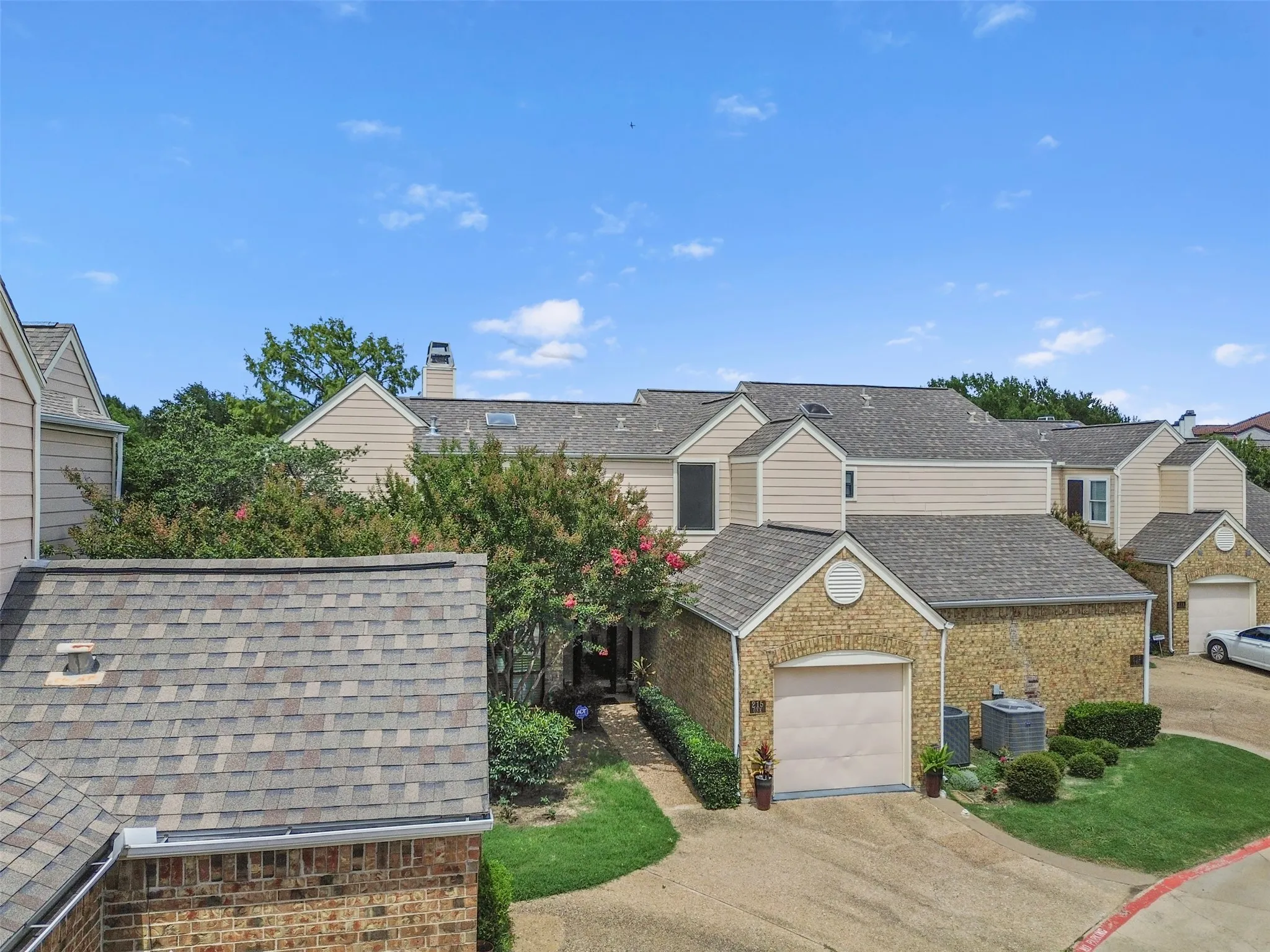 Condominium For Rent in Dallas County , 215 Cimarron Trail 1, Irving, Texas 75063, 2 Bedroom, 3 Bathroom, 1 Garage spaces, 1,348 Sqft, built in 1985, mls#21393097, Real Estate Agent in Irving, Homes For Rent in Dallas county, Homes For Rent in Irving, Realtor in Irving Texas, Real Estate Brokerage Independent Realty Texas, Luminita Cordes Realtor