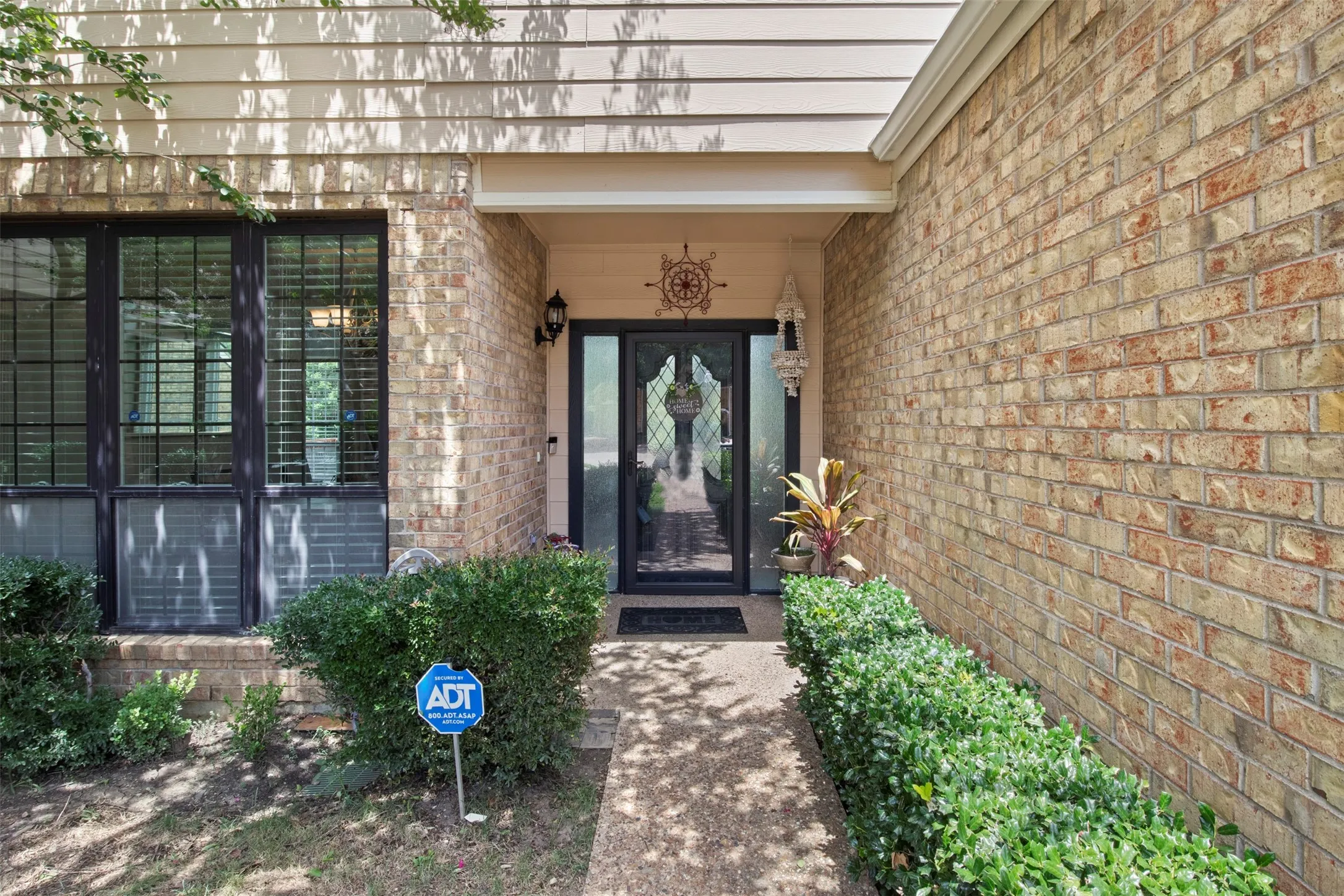 Condominium For Rent in Dallas County , 215 Cimarron Trail 1, Irving, Texas 75063, 2 Bedroom, 3 Bathroom, 1 Garage spaces, 1,348 Sqft, built in 1985, mls#21393097, Real Estate Agent in Irving, Homes For Rent in Dallas county, Homes For Rent in Irving, Realtor in Irving Texas, Real Estate Brokerage Independent Realty Texas, Luminita Cordes Realtor