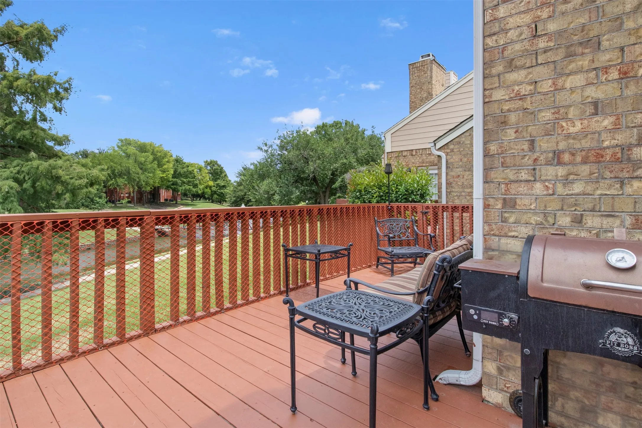Condominium For Rent in Dallas County , 215 Cimarron Trail 1, Irving, Texas 75063, 2 Bedroom, 3 Bathroom, 1 Garage spaces, 1,348 Sqft, built in 1985, mls#21393097, Real Estate Agent in Irving, Homes For Rent in Dallas county, Homes For Rent in Irving, Realtor in Irving Texas, Real Estate Brokerage Independent Realty Texas, Luminita Cordes Realtor