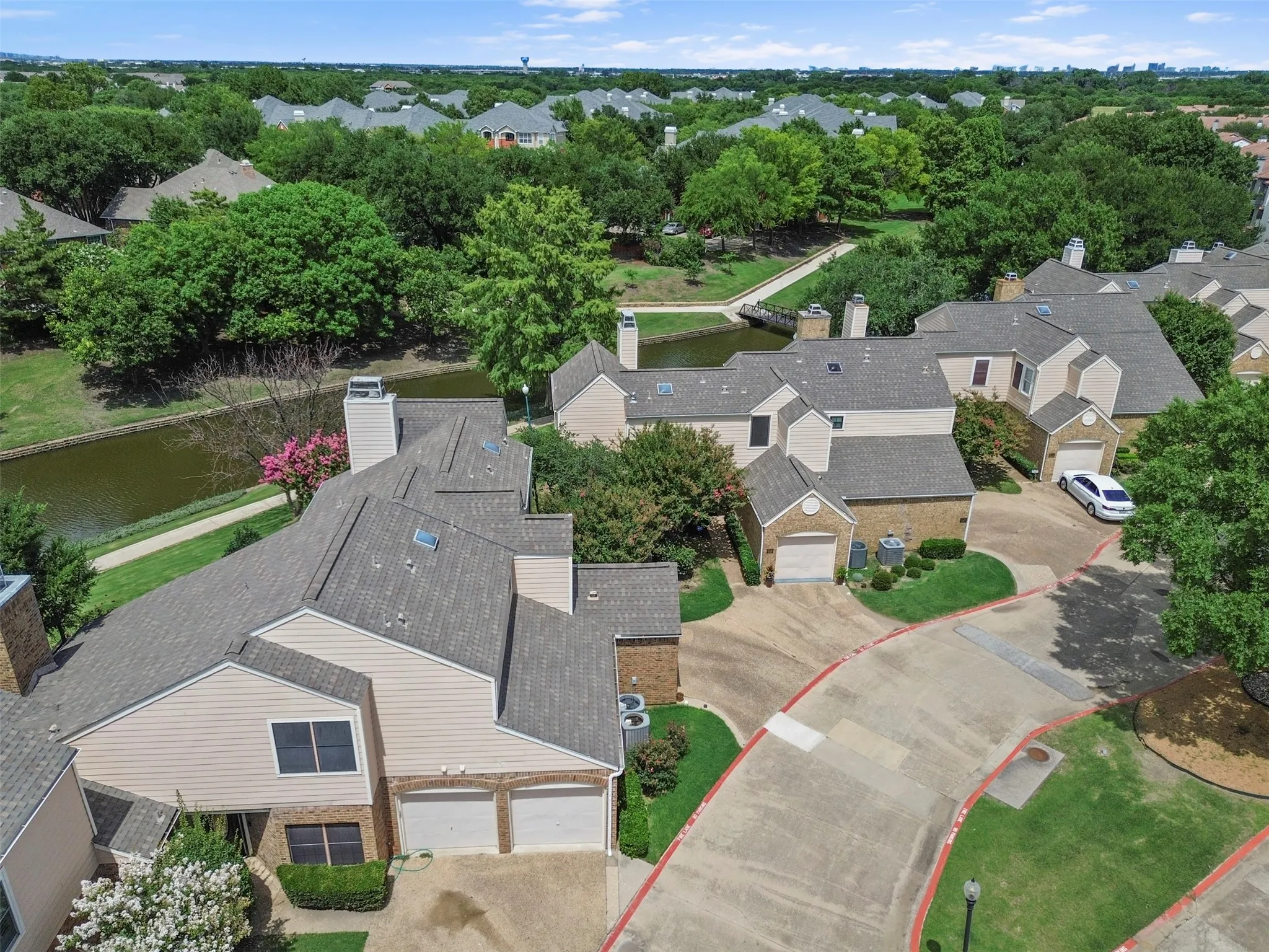 Condominium For Rent in Dallas County , 215 Cimarron Trail 1, Irving, Texas 75063, 2 Bedroom, 3 Bathroom, 1 Garage spaces, 1,348 Sqft, built in 1985, mls#21393097, Real Estate Agent in Irving, Homes For Rent in Dallas county, Homes For Rent in Irving, Realtor in Irving Texas, Real Estate Brokerage Independent Realty Texas, Luminita Cordes Realtor