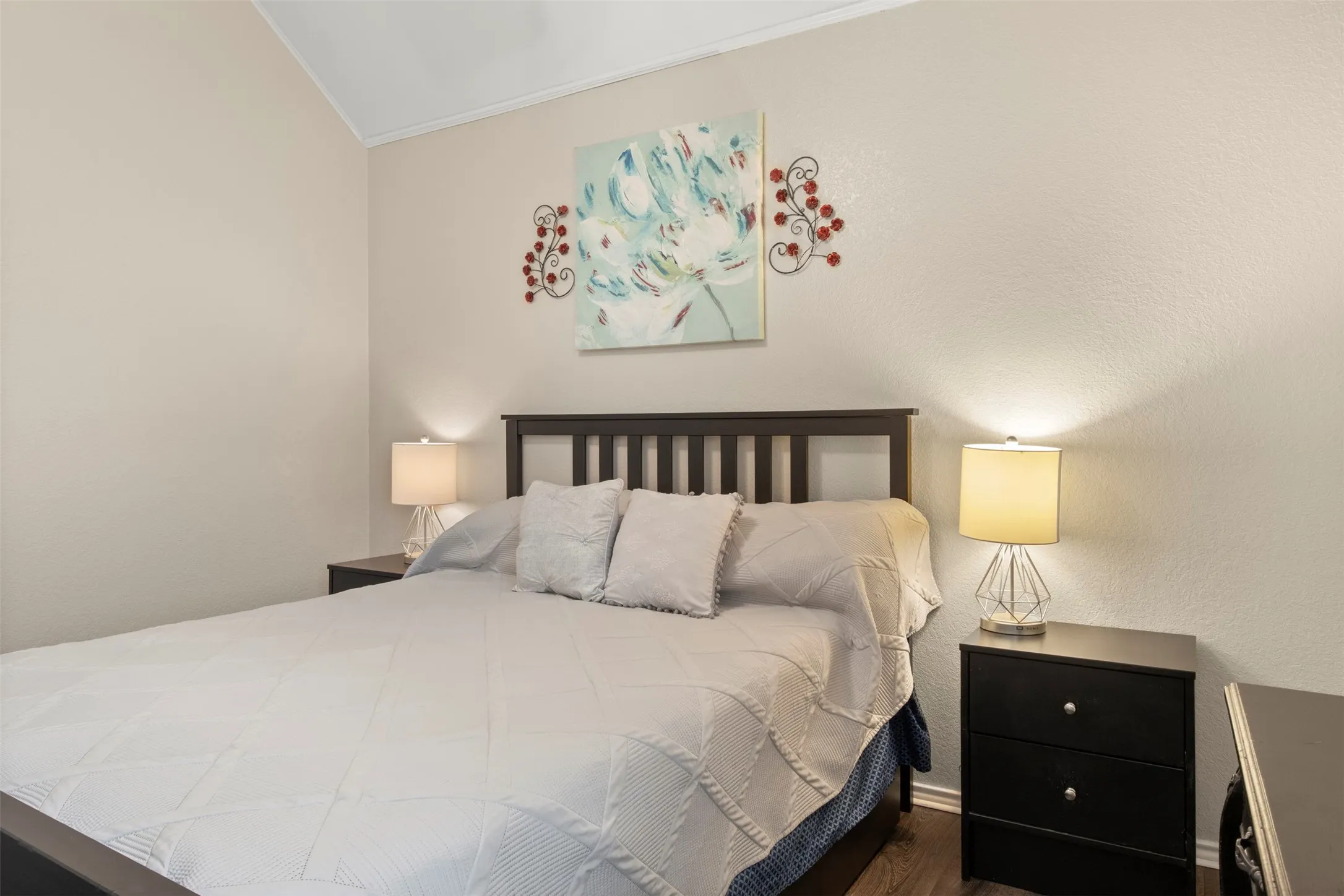 Condominium For Rent in Dallas County , 215 Cimarron Trail 1, Irving, Texas 75063, 2 Bedroom, 3 Bathroom, 1 Garage spaces, 1,348 Sqft, built in 1985, mls#21393097, Real Estate Agent in Irving, Homes For Rent in Dallas county, Homes For Rent in Irving, Realtor in Irving Texas, Real Estate Brokerage Independent Realty Texas, Luminita Cordes Realtor