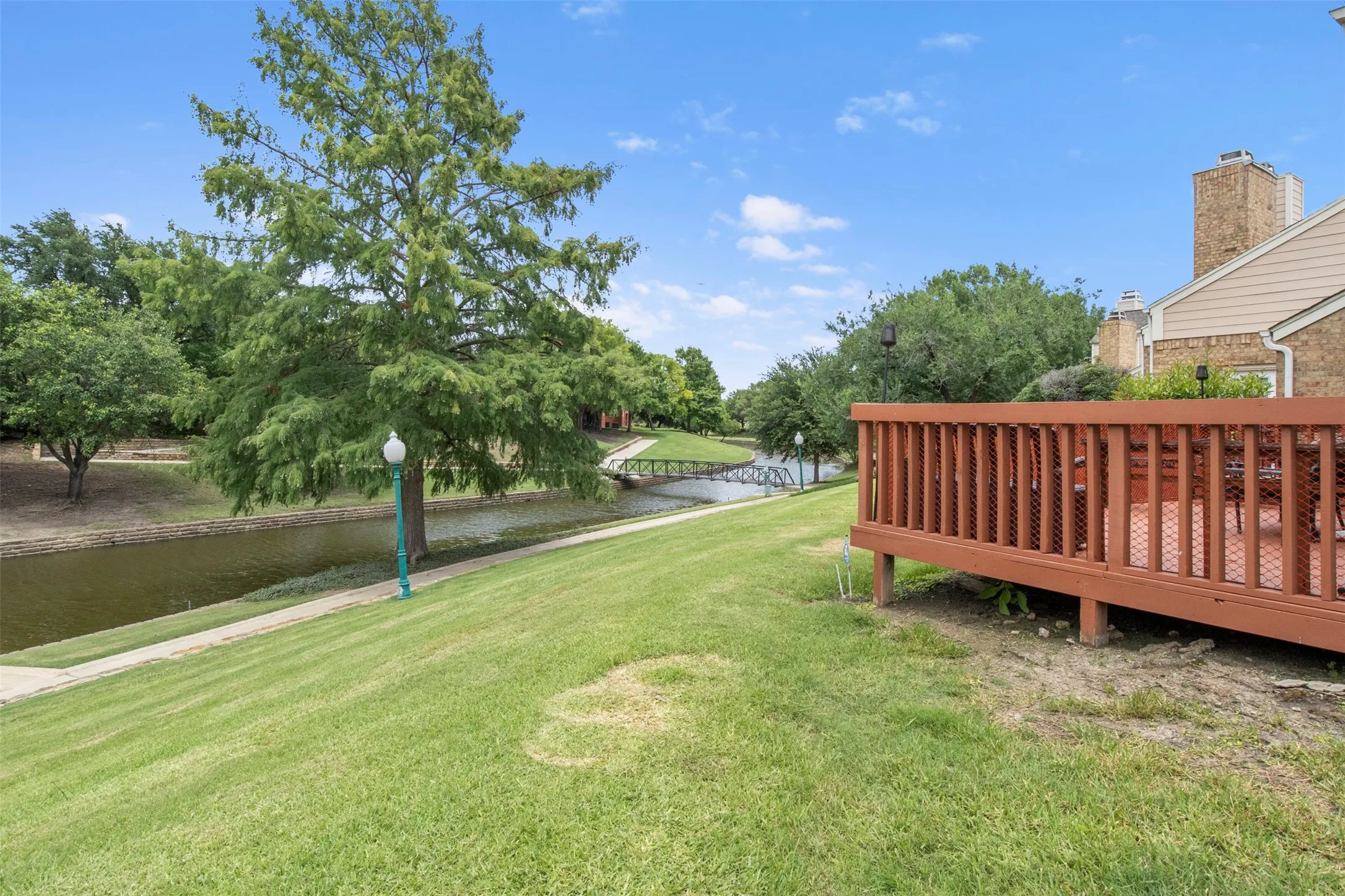 Condominium For Rent in Dallas County , 215 Cimarron Trail 1, Irving, Texas 75063, 2 Bedroom, 3 Bathroom, 1 Garage spaces, 1,348 Sqft, built in 1985, mls#21393097, Real Estate Agent in Irving, Homes For Rent in Dallas county, Homes For Rent in Irving, Realtor in Irving Texas, Real Estate Brokerage Independent Realty Texas, Luminita Cordes Realtor