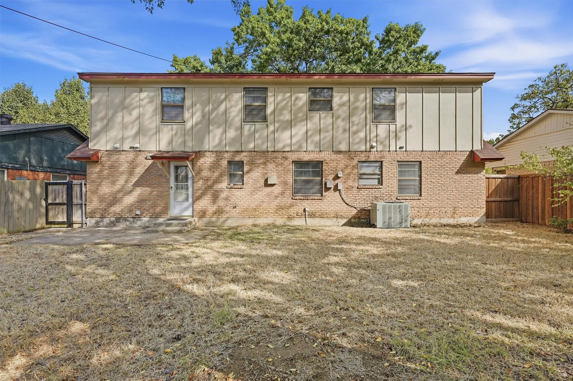 Single Family Residence For Rent in Grayson County , 600 W Pelton Street, Sherman, Texas 75092, 4 Bedroom, 2 Bathroom, 2 Garage spaces, 1,676 Sqft, built in 1960, mls#21393804, Real Estate Agent in Sherman, Homes For Rent in Grayson county, Homes For Rent in Sherman, Realtor in Sherman Texas, Real Estate Brokerage Independent Realty Texas, Luminita Cordes Realtor