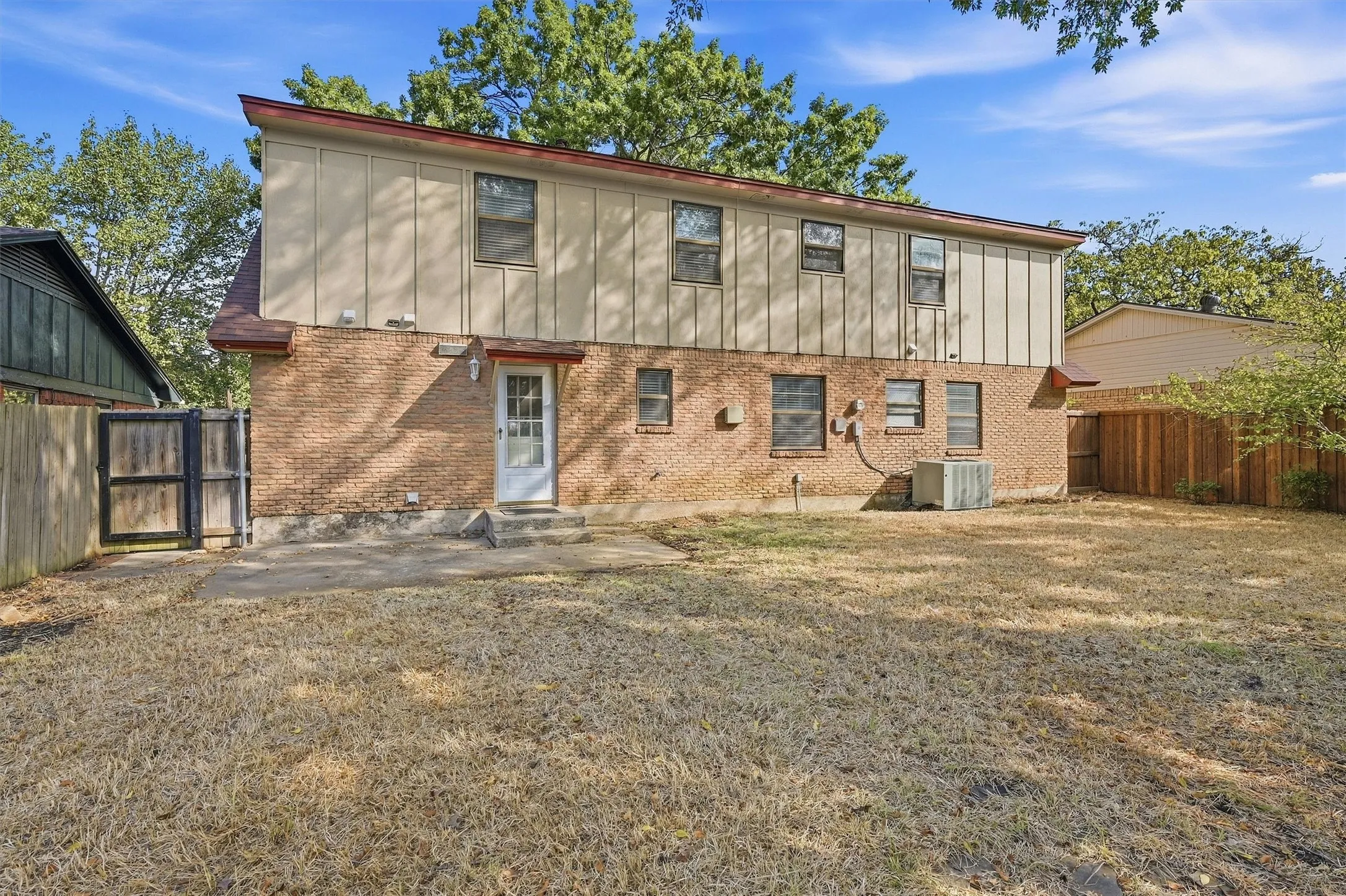 Single Family Residence For Rent in Grayson County , 600 W Pelton Street, Sherman, Texas 75092, 4 Bedroom, 2 Bathroom, 2 Garage spaces, 1,676 Sqft, built in 1960, mls#21393804, Real Estate Agent in Sherman, Homes For Rent in Grayson county, Homes For Rent in Sherman, Realtor in Sherman Texas, Real Estate Brokerage Independent Realty Texas, Luminita Cordes Realtor