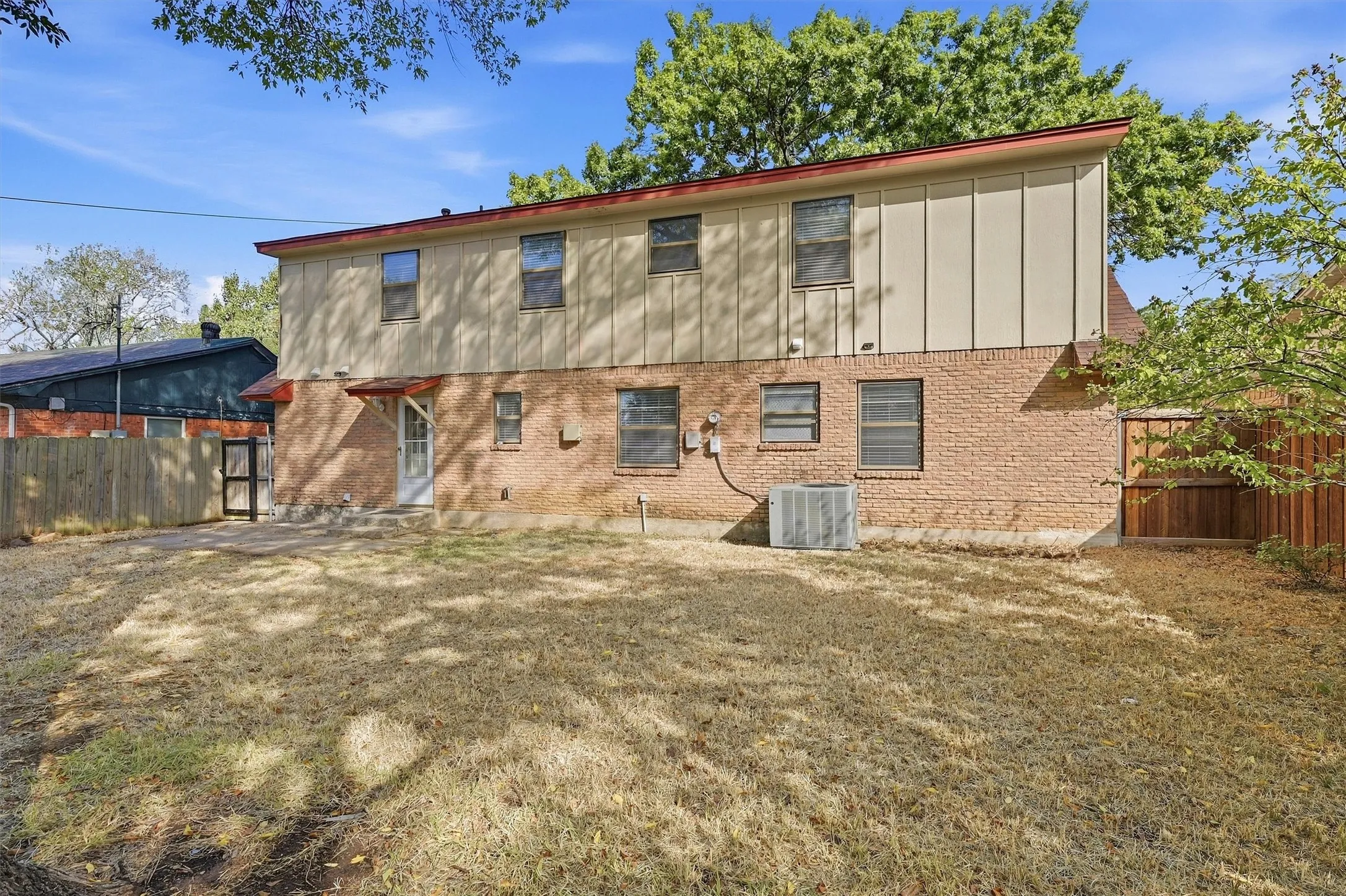 Single Family Residence For Rent in Grayson County , 600 W Pelton Street, Sherman, Texas 75092, 4 Bedroom, 2 Bathroom, 2 Garage spaces, 1,676 Sqft, built in 1960, mls#21393804, Real Estate Agent in Sherman, Homes For Rent in Grayson county, Homes For Rent in Sherman, Realtor in Sherman Texas, Real Estate Brokerage Independent Realty Texas, Luminita Cordes Realtor