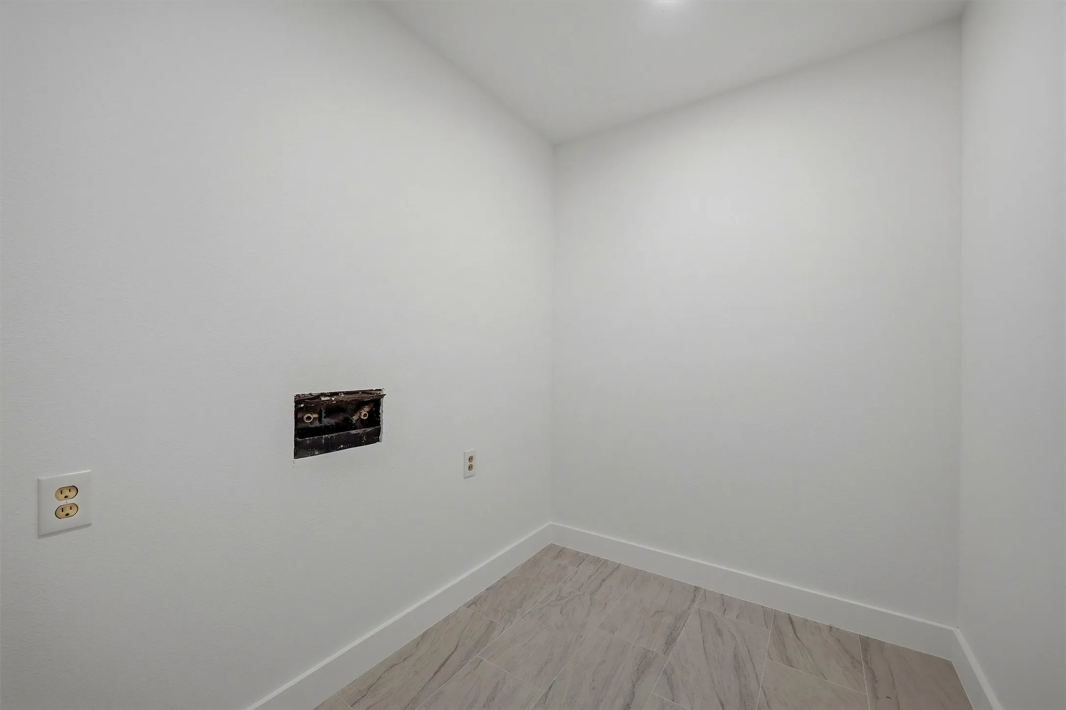 Single Family Residence For Rent in Grayson County , 600 W Pelton Street, Sherman, Texas 75092, 4 Bedroom, 2 Bathroom, 2 Garage spaces, 1,676 Sqft, built in 1960, mls#21393804, Real Estate Agent in Sherman, Homes For Rent in Grayson county, Homes For Rent in Sherman, Realtor in Sherman Texas, Real Estate Brokerage Independent Realty Texas, Luminita Cordes Realtor
