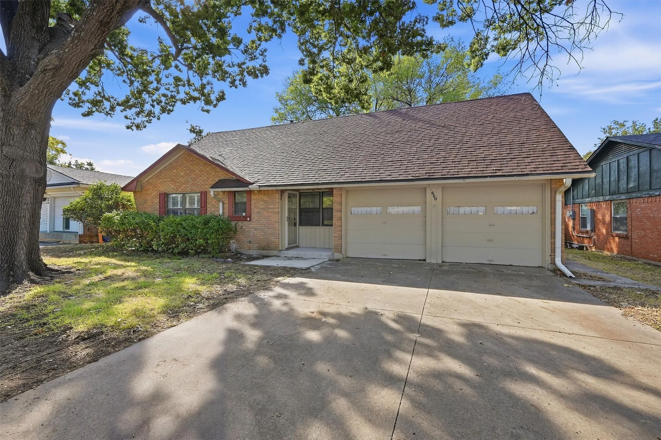 Single Family Residence For Rent in Grayson County , 600 W Pelton Street, Sherman, Texas 75092, 4 Bedroom, 2 Bathroom, 2 Garage spaces, 1,676 Sqft, built in 1960, mls#21393804, Real Estate Agent in Sherman, Homes For Rent in Grayson county, Homes For Rent in Sherman, Realtor in Sherman Texas, Real Estate Brokerage Independent Realty Texas, Luminita Cordes Realtor