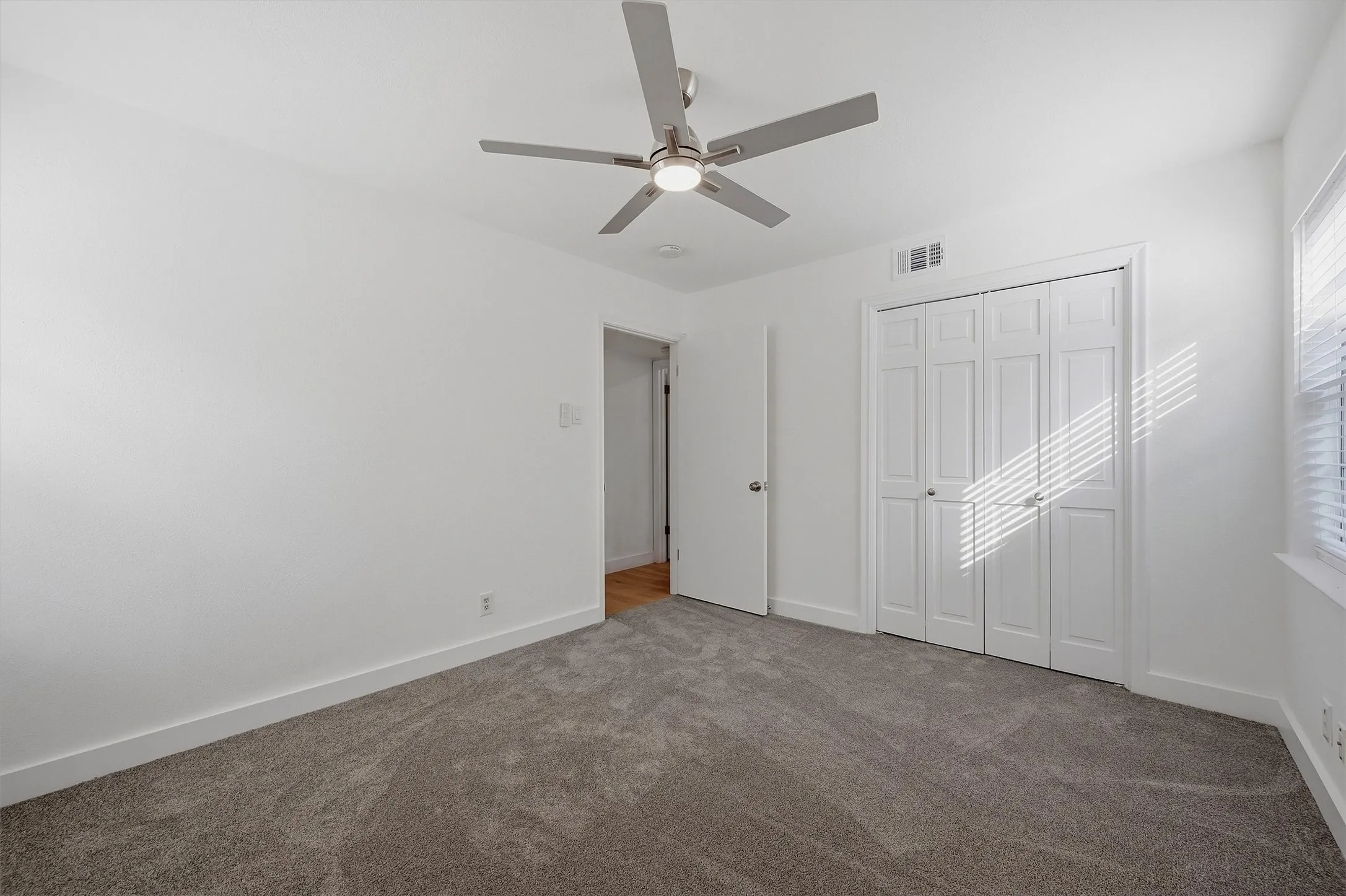 Single Family Residence For Rent in Grayson County , 600 W Pelton Street, Sherman, Texas 75092, 4 Bedroom, 2 Bathroom, 2 Garage spaces, 1,676 Sqft, built in 1960, mls#21393804, Real Estate Agent in Sherman, Homes For Rent in Grayson county, Homes For Rent in Sherman, Realtor in Sherman Texas, Real Estate Brokerage Independent Realty Texas, Luminita Cordes Realtor