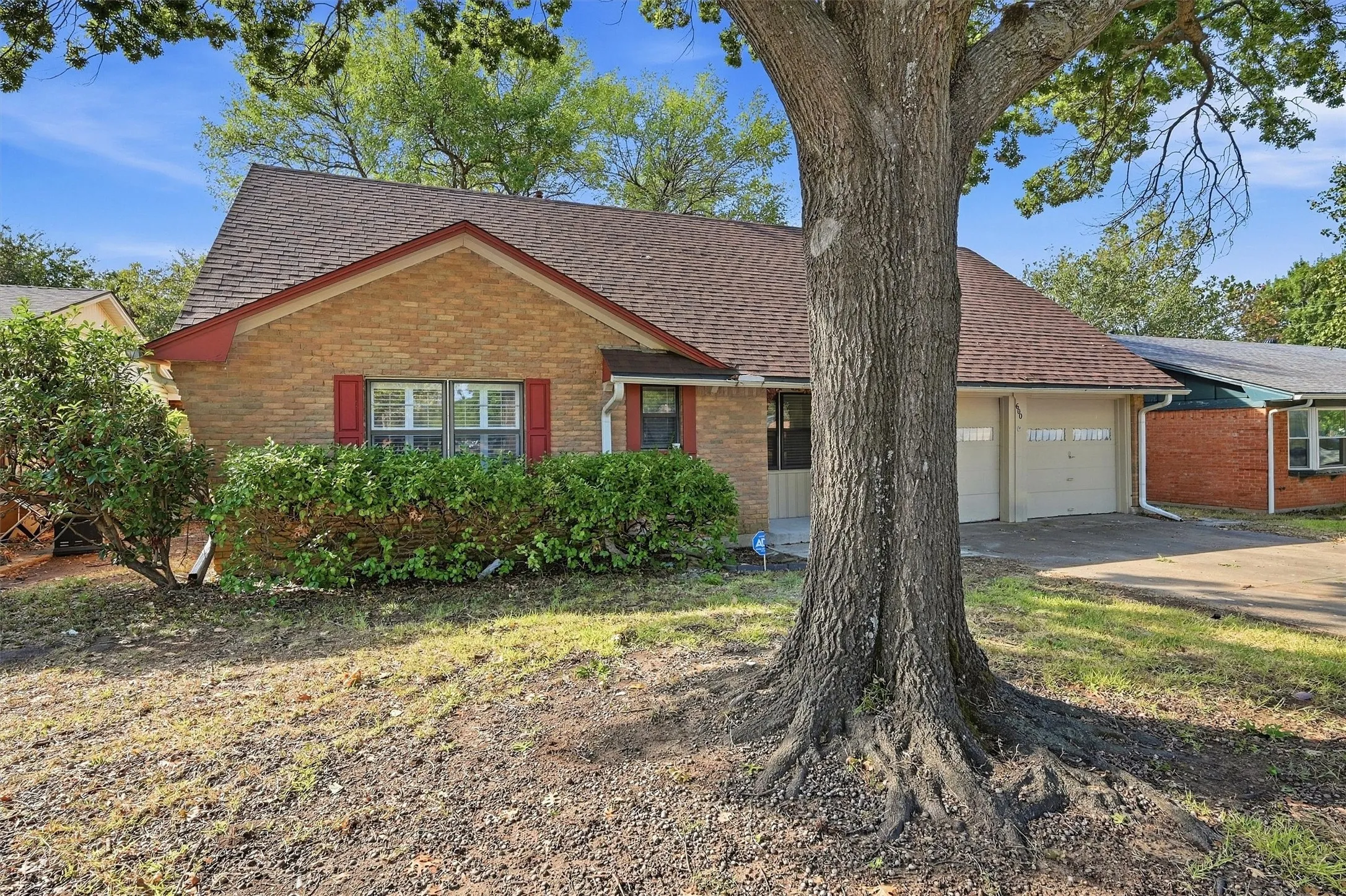 Single Family Residence For Rent in Grayson County , 600 W Pelton Street, Sherman, Texas 75092, 4 Bedroom, 2 Bathroom, 2 Garage spaces, 1,676 Sqft, built in 1960, mls#21393804, Real Estate Agent in Sherman, Homes For Rent in Grayson county, Homes For Rent in Sherman, Realtor in Sherman Texas, Real Estate Brokerage Independent Realty Texas, Luminita Cordes Realtor