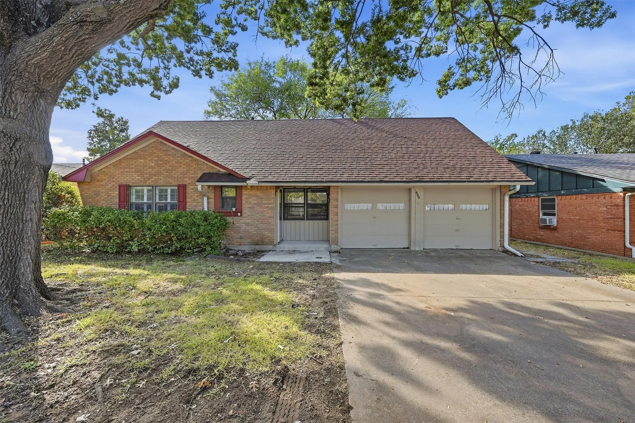 Single Family Residence For Rent in Grayson County , 600 W Pelton Street, Sherman, Texas 75092, 4 Bedroom, 2 Bathroom, 2 Garage spaces, 1,676 Sqft, built in 1960, mls#21393804, Real Estate Agent in Sherman, Homes For Rent in Grayson county, Homes For Rent in Sherman, Realtor in Sherman Texas, Real Estate Brokerage Independent Realty Texas, Luminita Cordes Realtor