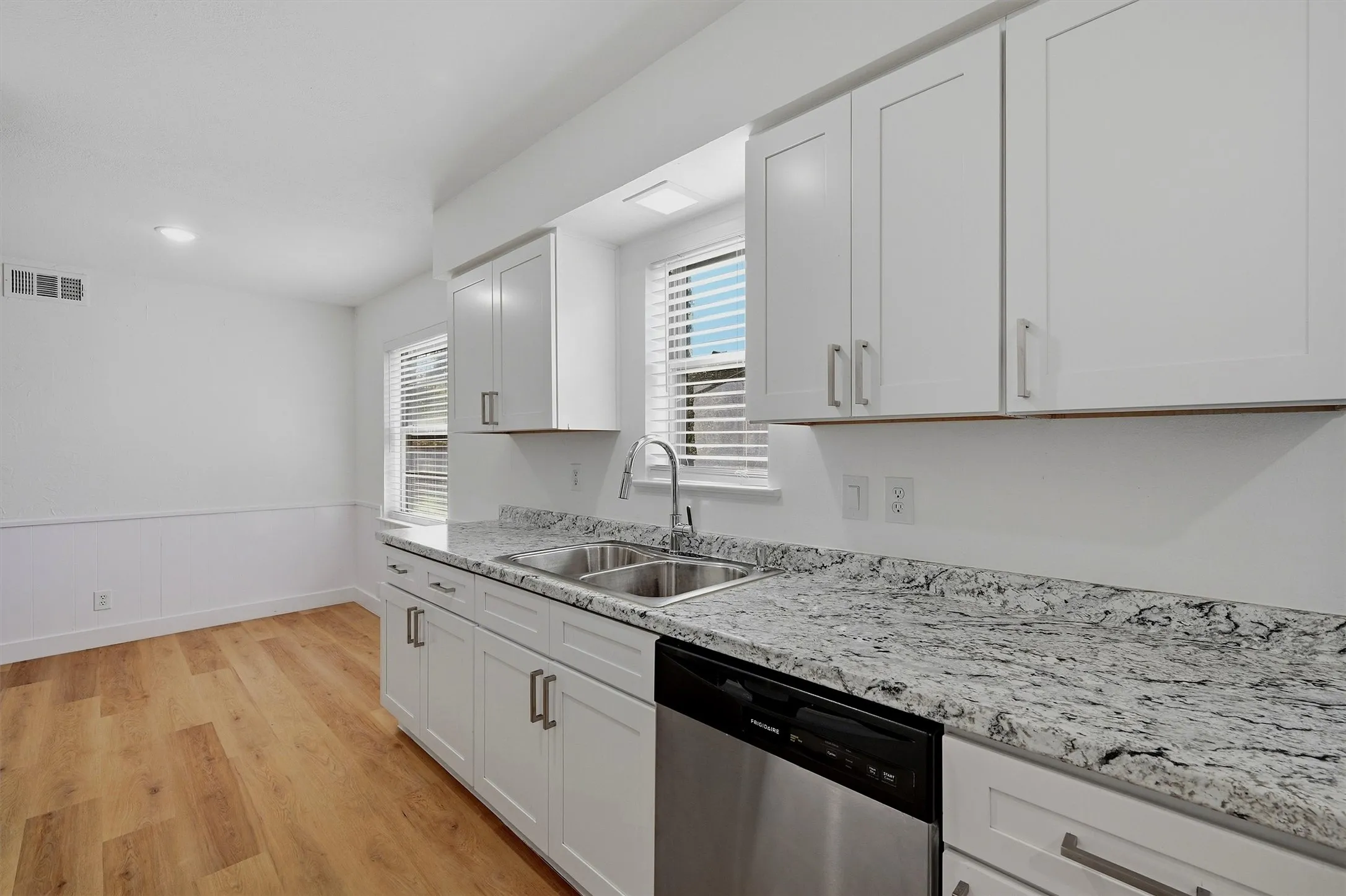 Single Family Residence For Rent in Grayson County , 600 W Pelton Street, Sherman, Texas 75092, 4 Bedroom, 2 Bathroom, 2 Garage spaces, 1,676 Sqft, built in 1960, mls#21393804, Real Estate Agent in Sherman, Homes For Rent in Grayson county, Homes For Rent in Sherman, Realtor in Sherman Texas, Real Estate Brokerage Independent Realty Texas, Luminita Cordes Realtor