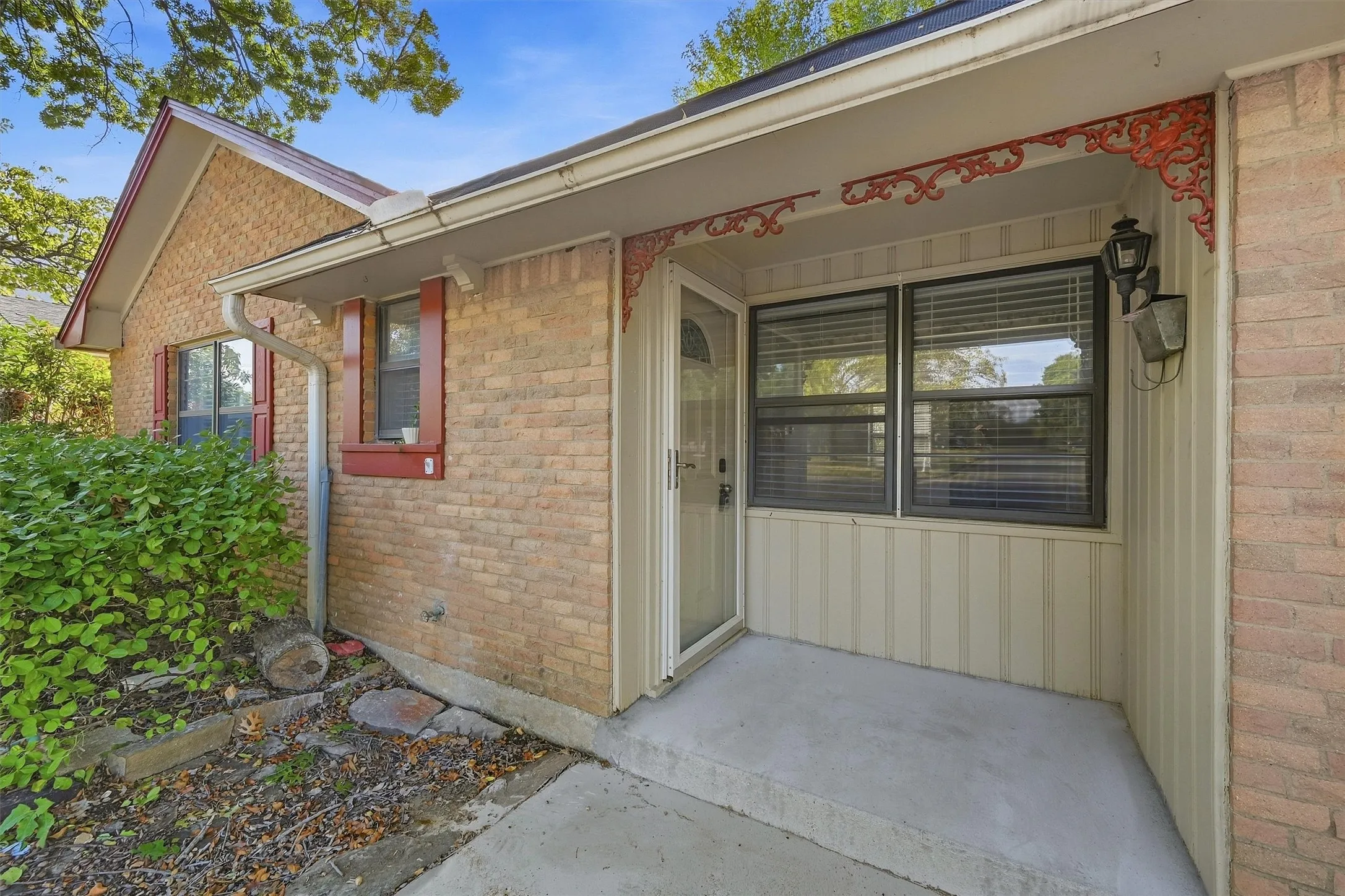 Single Family Residence For Rent in Grayson County , 600 W Pelton Street, Sherman, Texas 75092, 4 Bedroom, 2 Bathroom, 2 Garage spaces, 1,676 Sqft, built in 1960, mls#21393804, Real Estate Agent in Sherman, Homes For Rent in Grayson county, Homes For Rent in Sherman, Realtor in Sherman Texas, Real Estate Brokerage Independent Realty Texas, Luminita Cordes Realtor