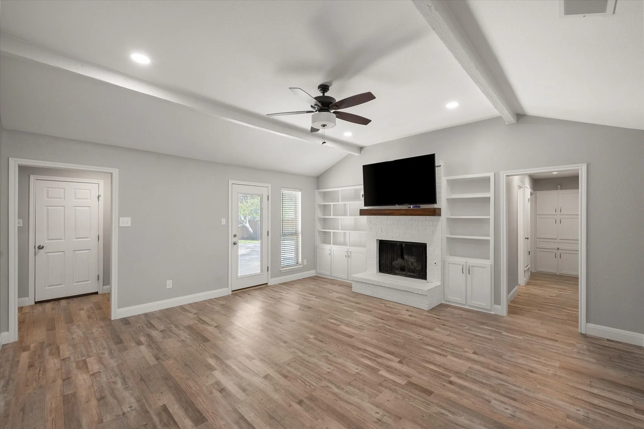 Single Family Residence For Rent in Tarrant County , 3204 Brown Trail, Bedford, Texas 76021, 4 Bedroom, 2 Bathroom, 2 Garage spaces, 1,714 Sqft, built in 1976, mls#21394045, Real Estate Agent in Bedford, Homes For Rent in Tarrant county, Homes For Rent in Bedford, Realtor in Bedford Texas, Real Estate Brokerage Independent Realty Texas, Luminita Cordes Realtor