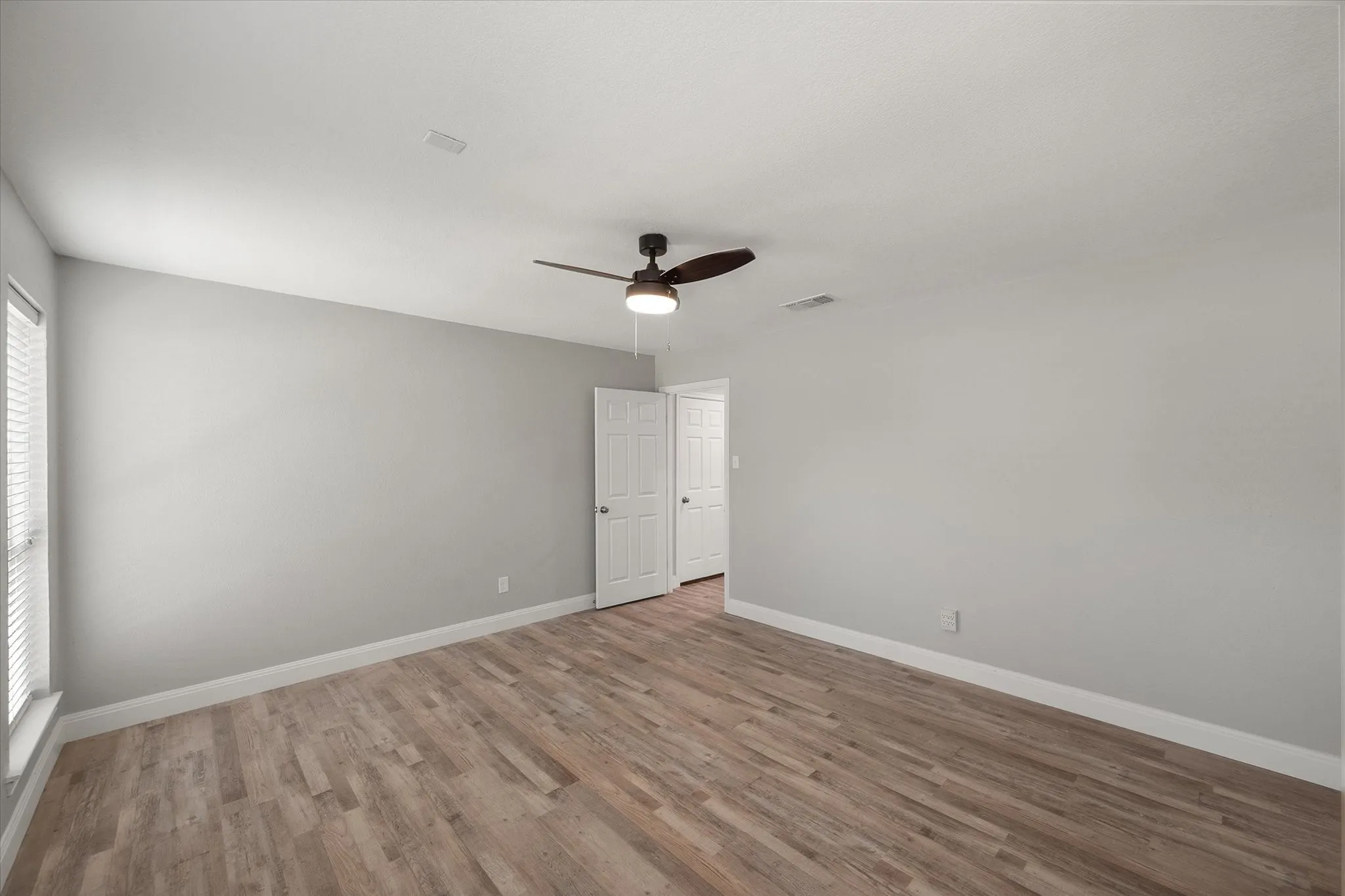 Single Family Residence For Rent in Tarrant County , 3204 Brown Trail, Bedford, Texas 76021, 4 Bedroom, 2 Bathroom, 2 Garage spaces, 1,714 Sqft, built in 1976, mls#21394045, Real Estate Agent in Bedford, Homes For Rent in Tarrant county, Homes For Rent in Bedford, Realtor in Bedford Texas, Real Estate Brokerage Independent Realty Texas, Luminita Cordes Realtor