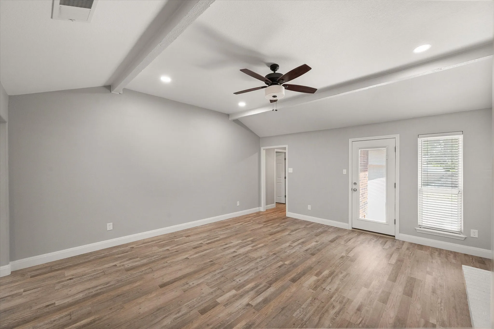 Single Family Residence For Rent in Tarrant County , 3204 Brown Trail, Bedford, Texas 76021, 4 Bedroom, 2 Bathroom, 2 Garage spaces, 1,714 Sqft, built in 1976, mls#21394045, Real Estate Agent in Bedford, Homes For Rent in Tarrant county, Homes For Rent in Bedford, Realtor in Bedford Texas, Real Estate Brokerage Independent Realty Texas, Luminita Cordes Realtor