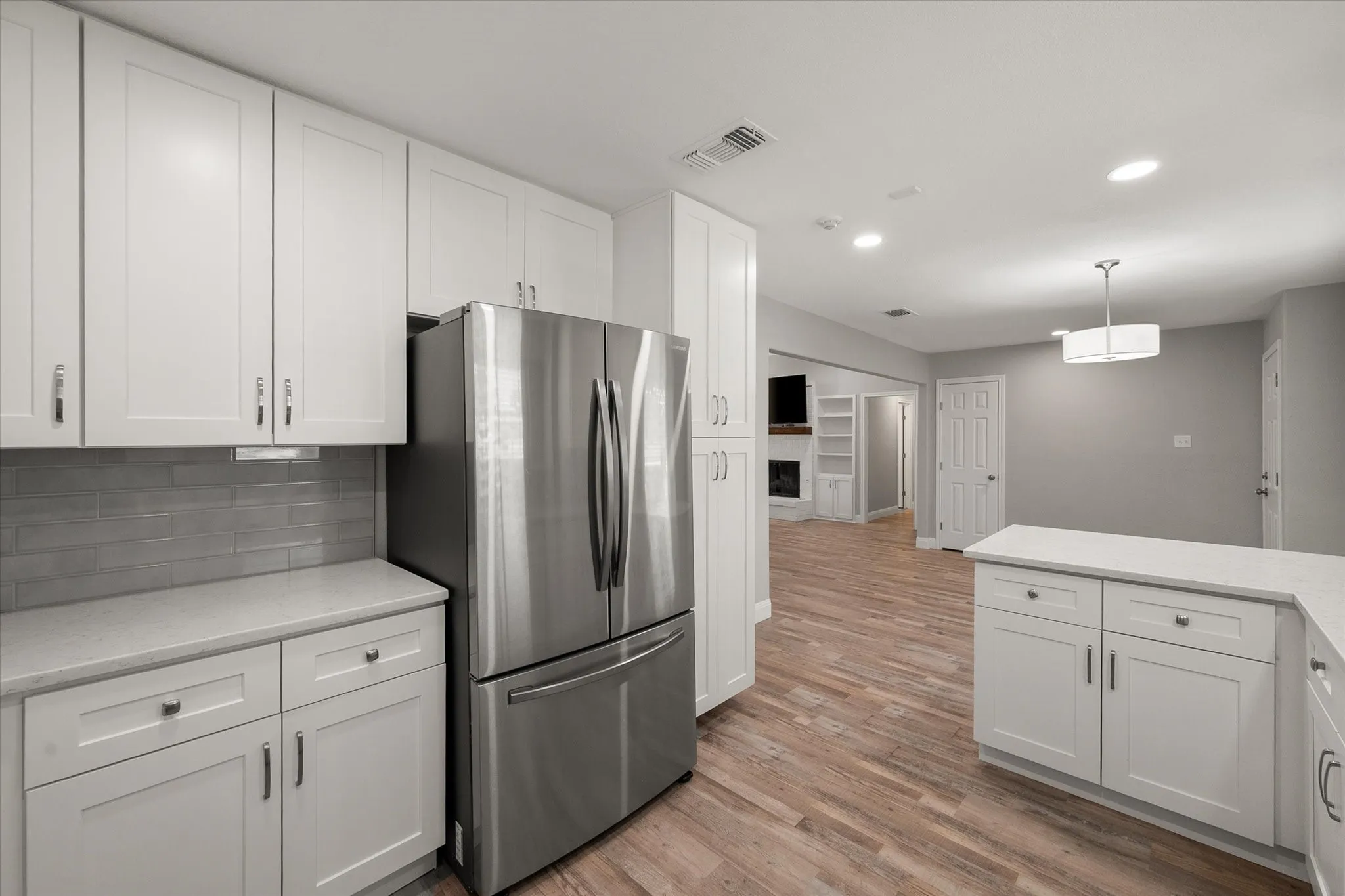 Single Family Residence For Rent in Tarrant County , 3204 Brown Trail, Bedford, Texas 76021, 4 Bedroom, 2 Bathroom, 2 Garage spaces, 1,714 Sqft, built in 1976, mls#21394045, Real Estate Agent in Bedford, Homes For Rent in Tarrant county, Homes For Rent in Bedford, Realtor in Bedford Texas, Real Estate Brokerage Independent Realty Texas, Luminita Cordes Realtor