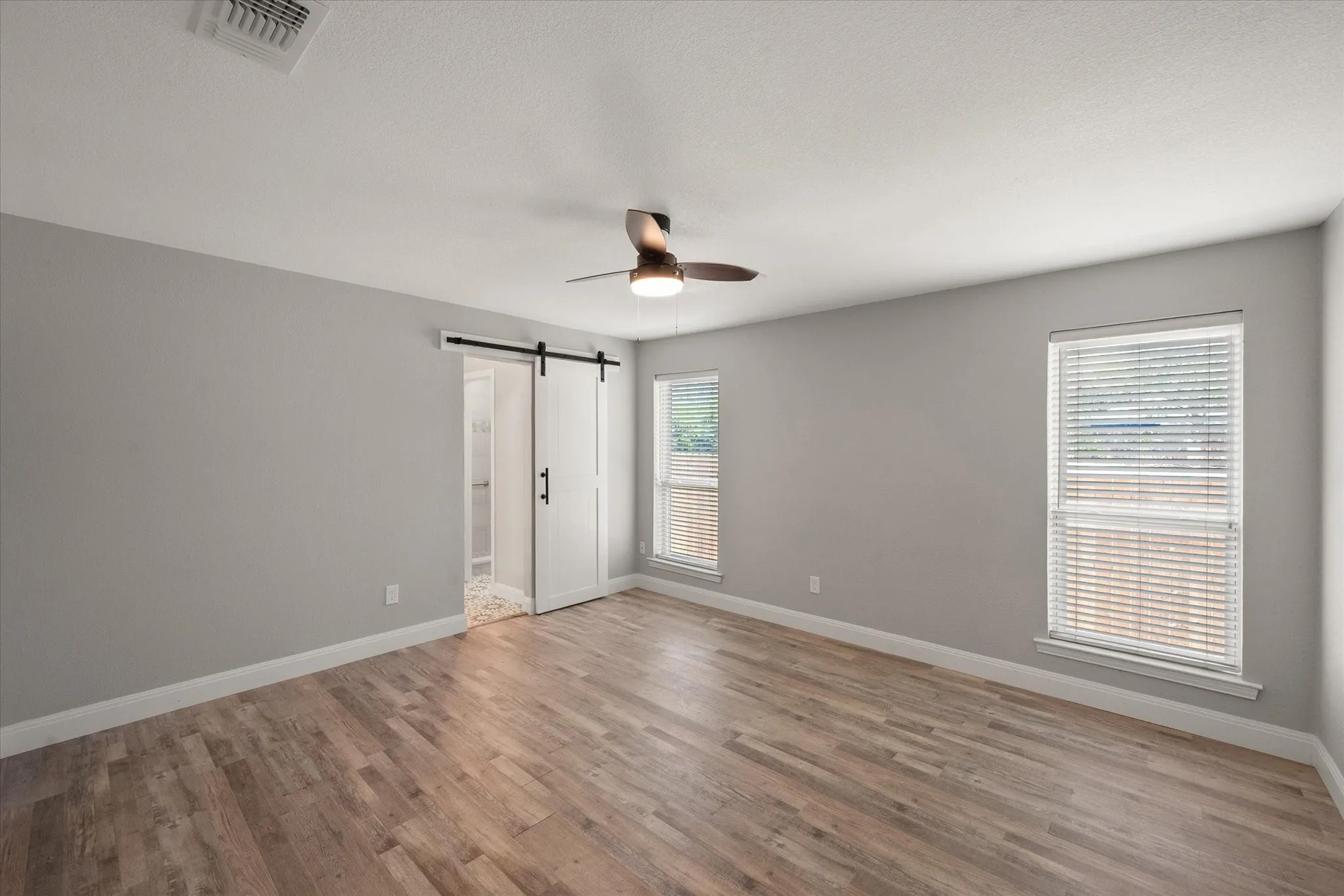 Single Family Residence For Rent in Tarrant County , 3204 Brown Trail, Bedford, Texas 76021, 4 Bedroom, 2 Bathroom, 2 Garage spaces, 1,714 Sqft, built in 1976, mls#21394045, Real Estate Agent in Bedford, Homes For Rent in Tarrant county, Homes For Rent in Bedford, Realtor in Bedford Texas, Real Estate Brokerage Independent Realty Texas, Luminita Cordes Realtor