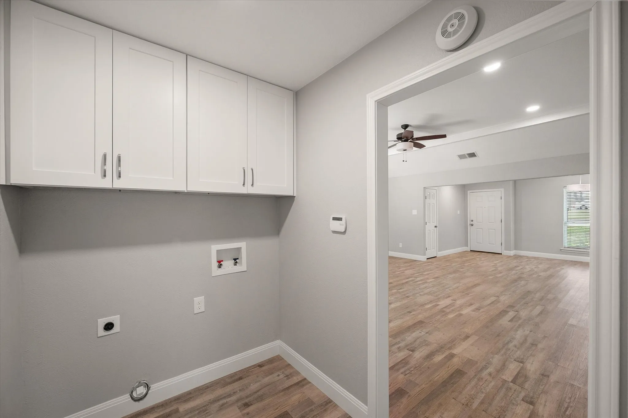 Single Family Residence For Rent in Tarrant County , 3204 Brown Trail, Bedford, Texas 76021, 4 Bedroom, 2 Bathroom, 2 Garage spaces, 1,714 Sqft, built in 1976, mls#21394045, Real Estate Agent in Bedford, Homes For Rent in Tarrant county, Homes For Rent in Bedford, Realtor in Bedford Texas, Real Estate Brokerage Independent Realty Texas, Luminita Cordes Realtor