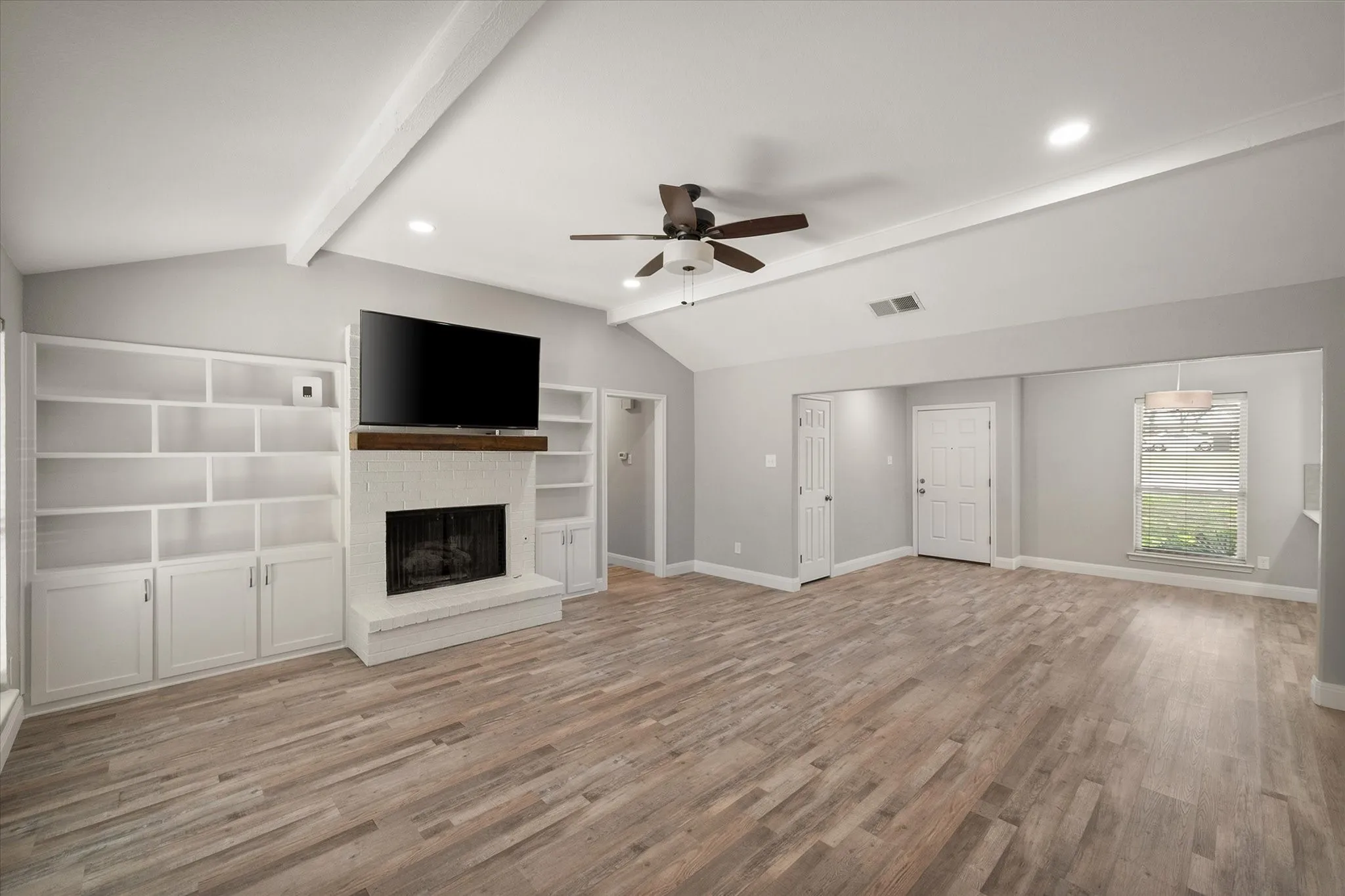 Single Family Residence For Rent in Tarrant County , 3204 Brown Trail, Bedford, Texas 76021, 4 Bedroom, 2 Bathroom, 2 Garage spaces, 1,714 Sqft, built in 1976, mls#21394045, Real Estate Agent in Bedford, Homes For Rent in Tarrant county, Homes For Rent in Bedford, Realtor in Bedford Texas, Real Estate Brokerage Independent Realty Texas, Luminita Cordes Realtor