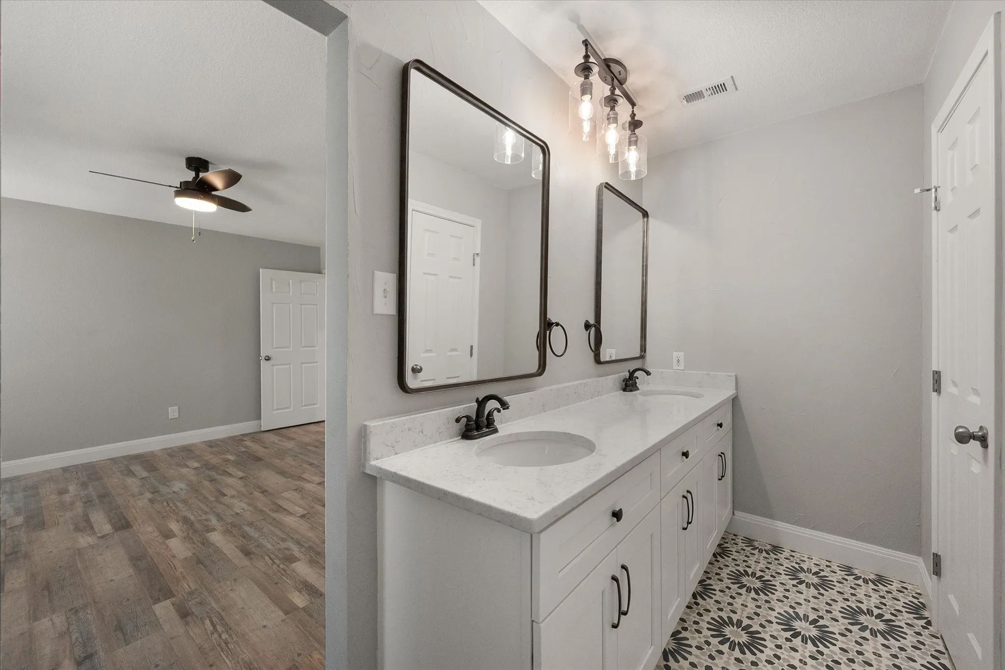 Single Family Residence For Rent in Tarrant County , 3204 Brown Trail, Bedford, Texas 76021, 4 Bedroom, 2 Bathroom, 2 Garage spaces, 1,714 Sqft, built in 1976, mls#21394045, Real Estate Agent in Bedford, Homes For Rent in Tarrant county, Homes For Rent in Bedford, Realtor in Bedford Texas, Real Estate Brokerage Independent Realty Texas, Luminita Cordes Realtor