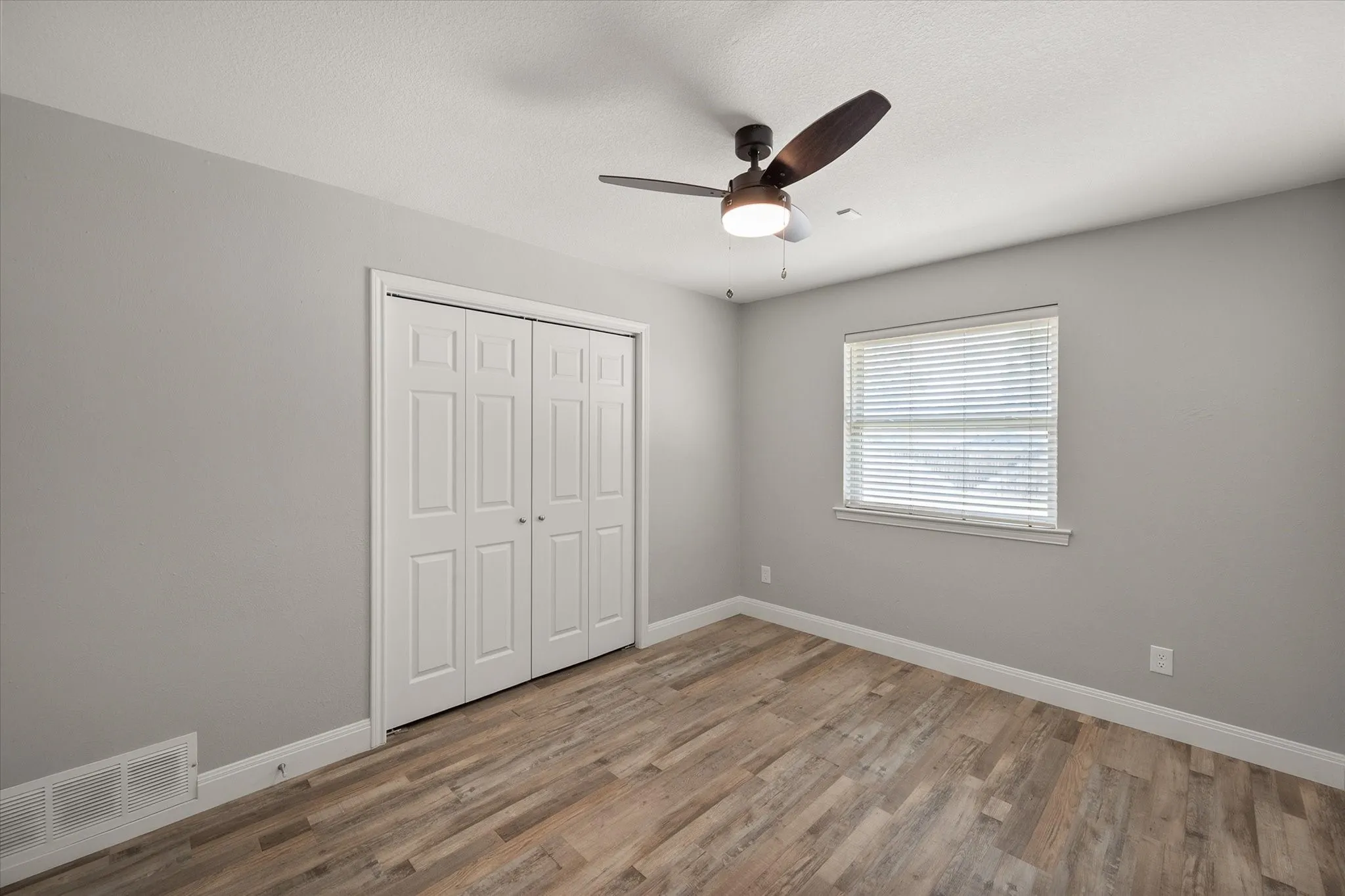 Single Family Residence For Rent in Tarrant County , 3204 Brown Trail, Bedford, Texas 76021, 4 Bedroom, 2 Bathroom, 2 Garage spaces, 1,714 Sqft, built in 1976, mls#21394045, Real Estate Agent in Bedford, Homes For Rent in Tarrant county, Homes For Rent in Bedford, Realtor in Bedford Texas, Real Estate Brokerage Independent Realty Texas, Luminita Cordes Realtor
