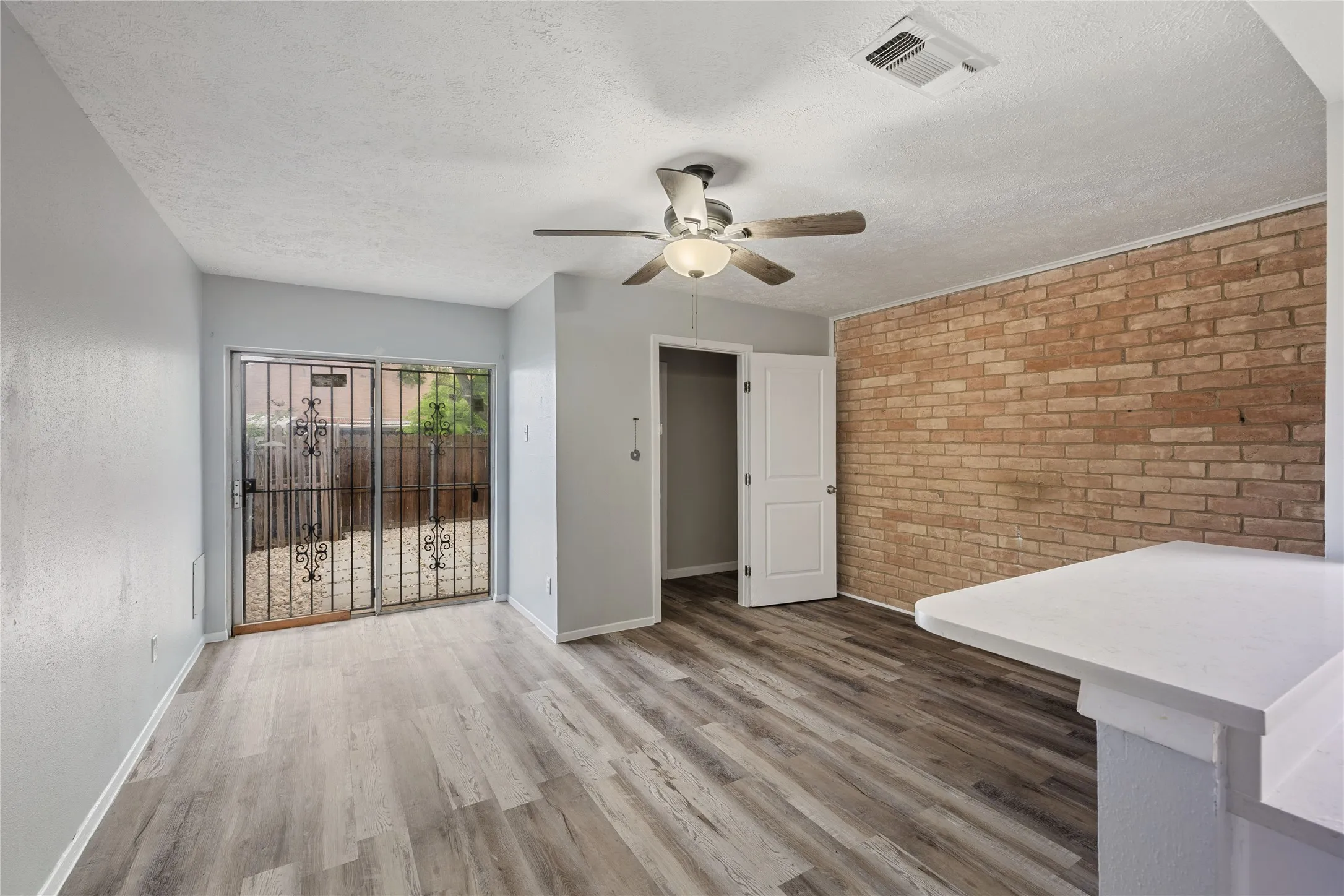 Townhouse For Sale in Dallas County , 66 W Mountain Creek Drive, Grand Prairie, Texas 75052, 3 Bedroom, 2 Bathroom, Garage spaces, 1,280 Sqft, built in 1971, mls#21393441, Real Estate Agent in Grand Prairie, Homes For Sale in Dallas county, Homes For Sale in Grand Prairie, Realtor in Grand Prairie Texas, Real Estate Brokerage Independent Realty Texas, Luminita Cordes Realtor