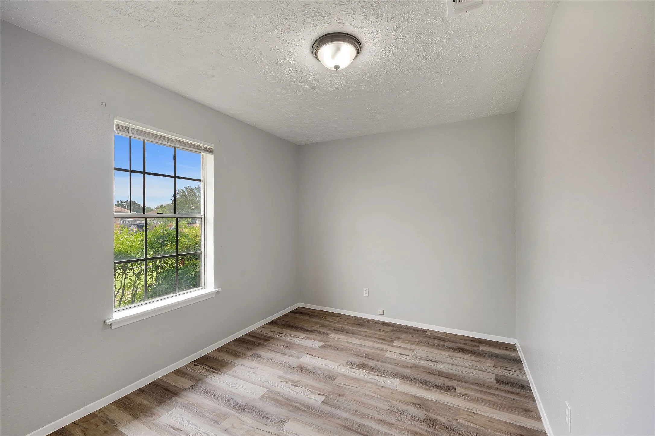 Townhouse For Sale in Dallas County , 66 W Mountain Creek Drive, Grand Prairie, Texas 75052, 3 Bedroom, 2 Bathroom, Garage spaces, 1,280 Sqft, built in 1971, mls#21393441, Real Estate Agent in Grand Prairie, Homes For Sale in Dallas county, Homes For Sale in Grand Prairie, Realtor in Grand Prairie Texas, Real Estate Brokerage Independent Realty Texas, Luminita Cordes Realtor