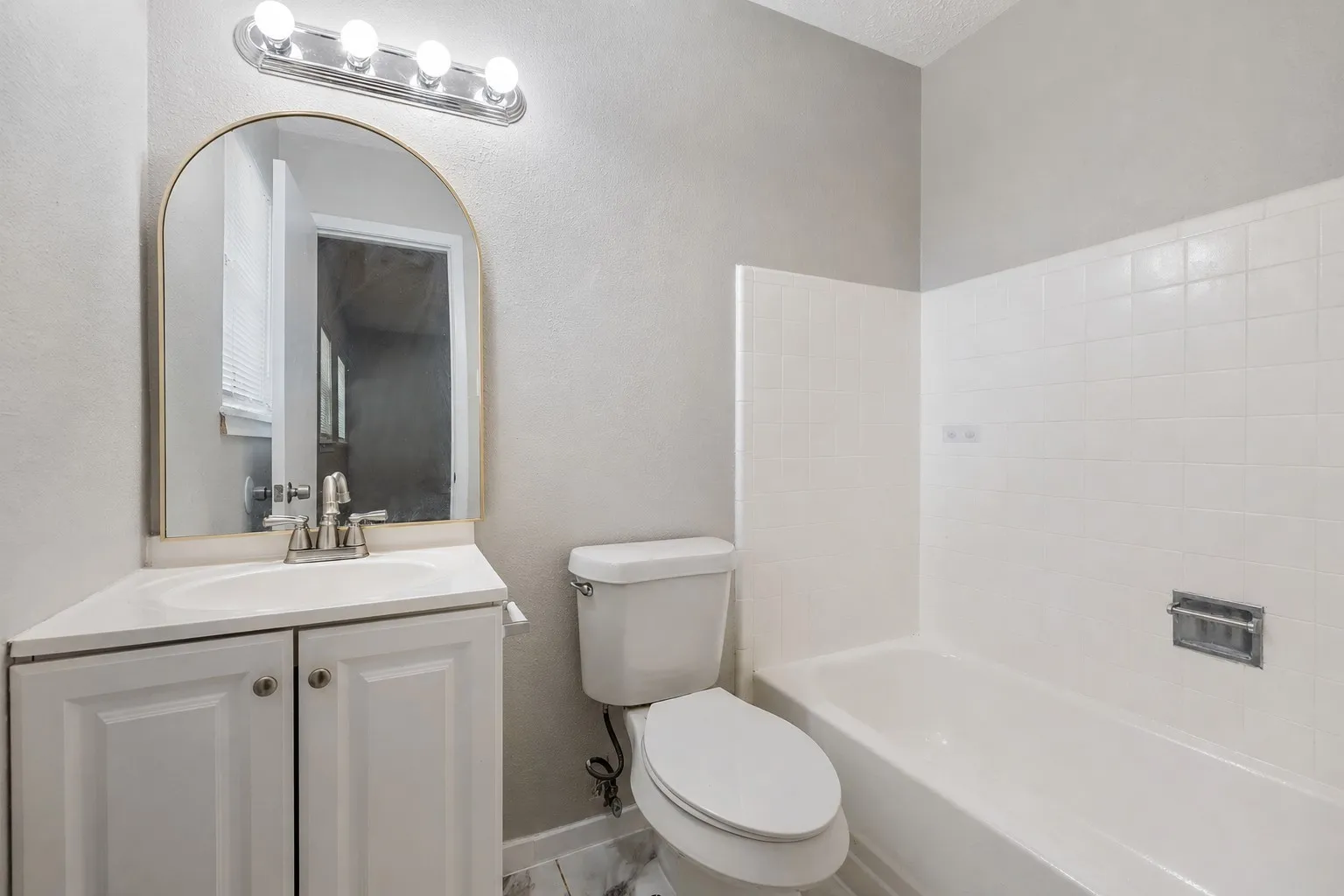 Townhouse For Sale in Dallas County , 66 W Mountain Creek Drive, Grand Prairie, Texas 75052, 3 Bedroom, 2 Bathroom, Garage spaces, 1,280 Sqft, built in 1971, mls#21393441, Real Estate Agent in Grand Prairie, Homes For Sale in Dallas county, Homes For Sale in Grand Prairie, Realtor in Grand Prairie Texas, Real Estate Brokerage Independent Realty Texas, Luminita Cordes Realtor