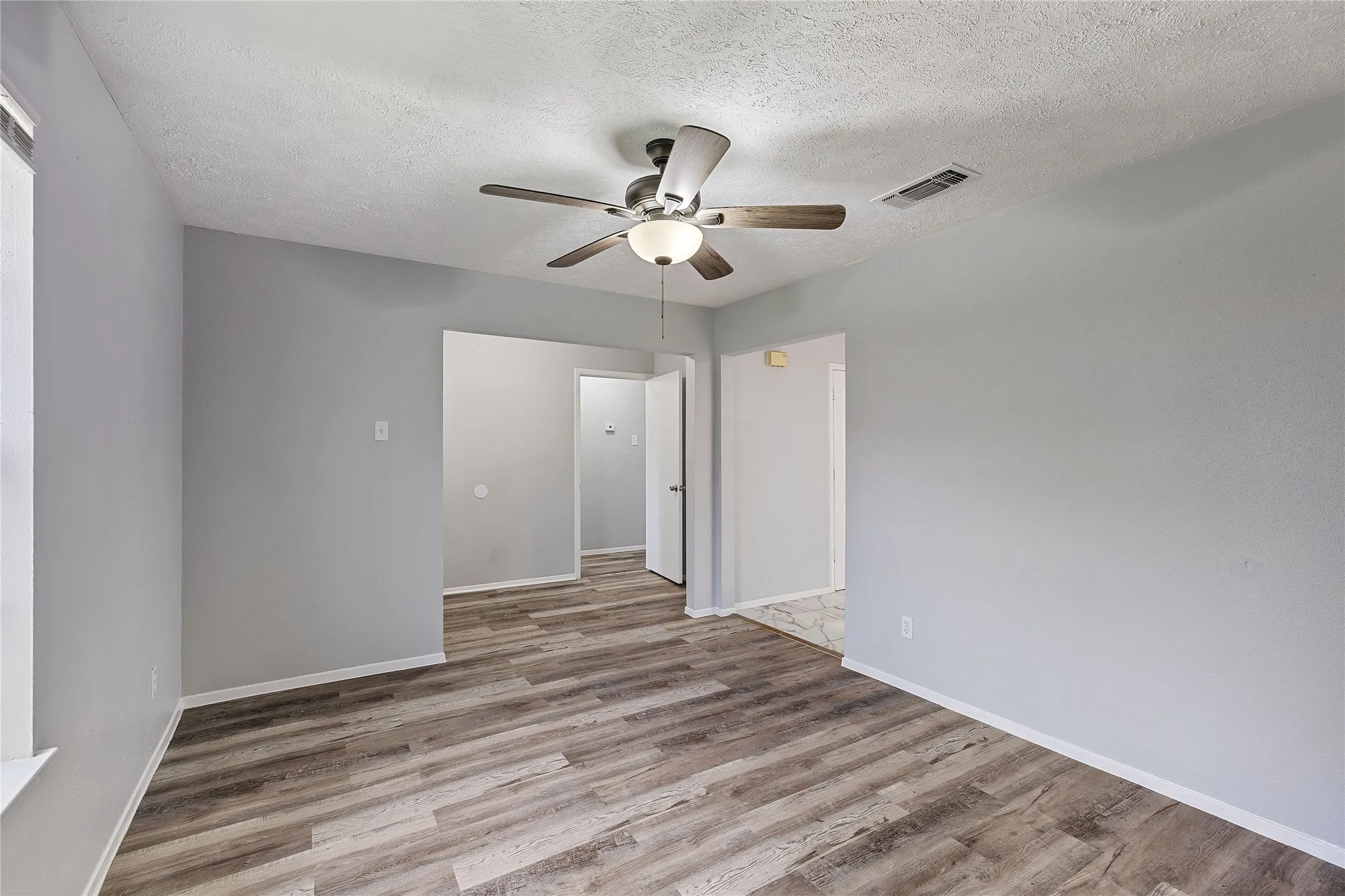 Townhouse For Sale in Dallas County , 66 W Mountain Creek Drive, Grand Prairie, Texas 75052, 3 Bedroom, 2 Bathroom, Garage spaces, 1,280 Sqft, built in 1971, mls#21393441, Real Estate Agent in Grand Prairie, Homes For Sale in Dallas county, Homes For Sale in Grand Prairie, Realtor in Grand Prairie Texas, Real Estate Brokerage Independent Realty Texas, Luminita Cordes Realtor