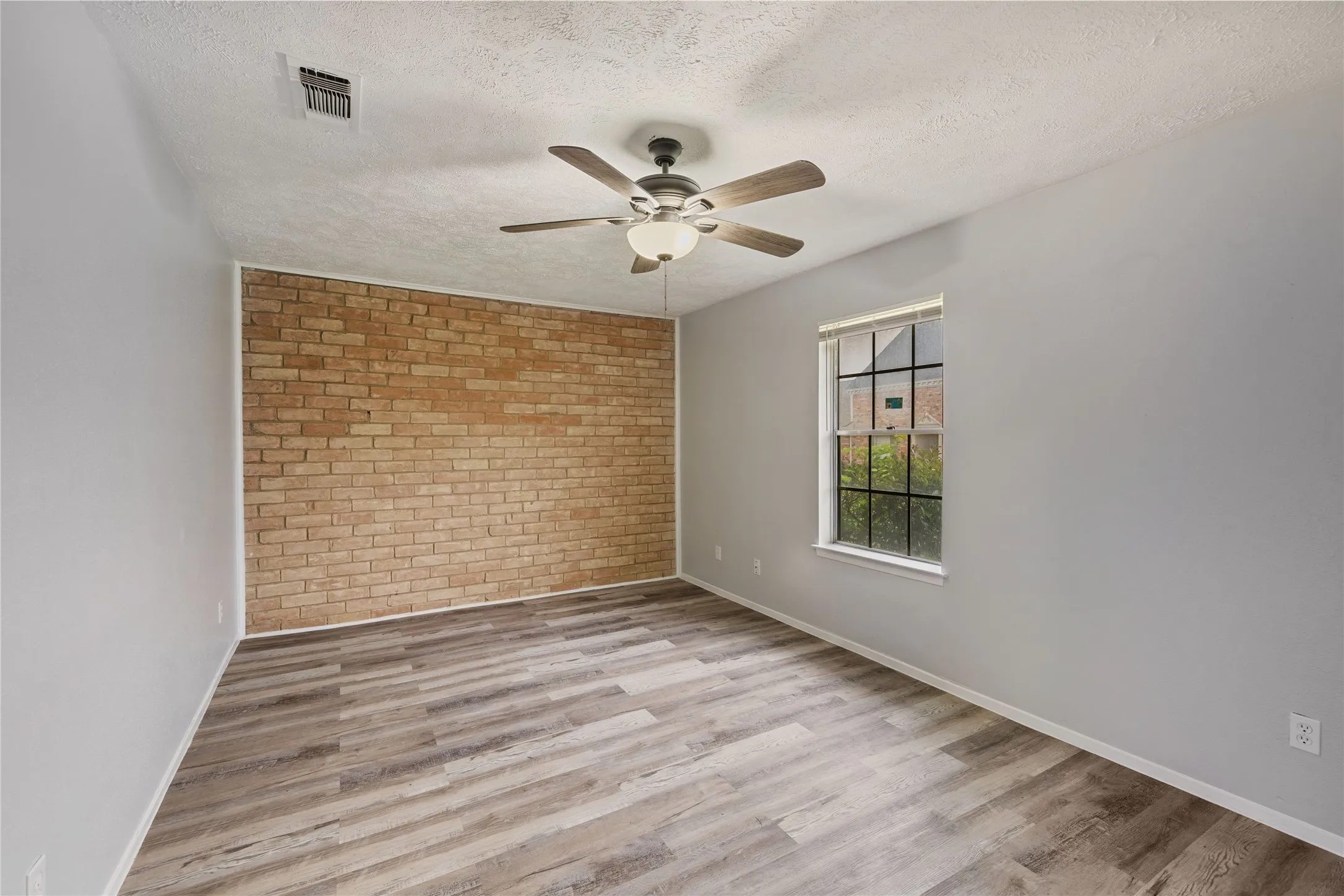 Townhouse For Sale in Dallas County , 66 W Mountain Creek Drive, Grand Prairie, Texas 75052, 3 Bedroom, 2 Bathroom, Garage spaces, 1,280 Sqft, built in 1971, mls#21393441, Real Estate Agent in Grand Prairie, Homes For Sale in Dallas county, Homes For Sale in Grand Prairie, Realtor in Grand Prairie Texas, Real Estate Brokerage Independent Realty Texas, Luminita Cordes Realtor