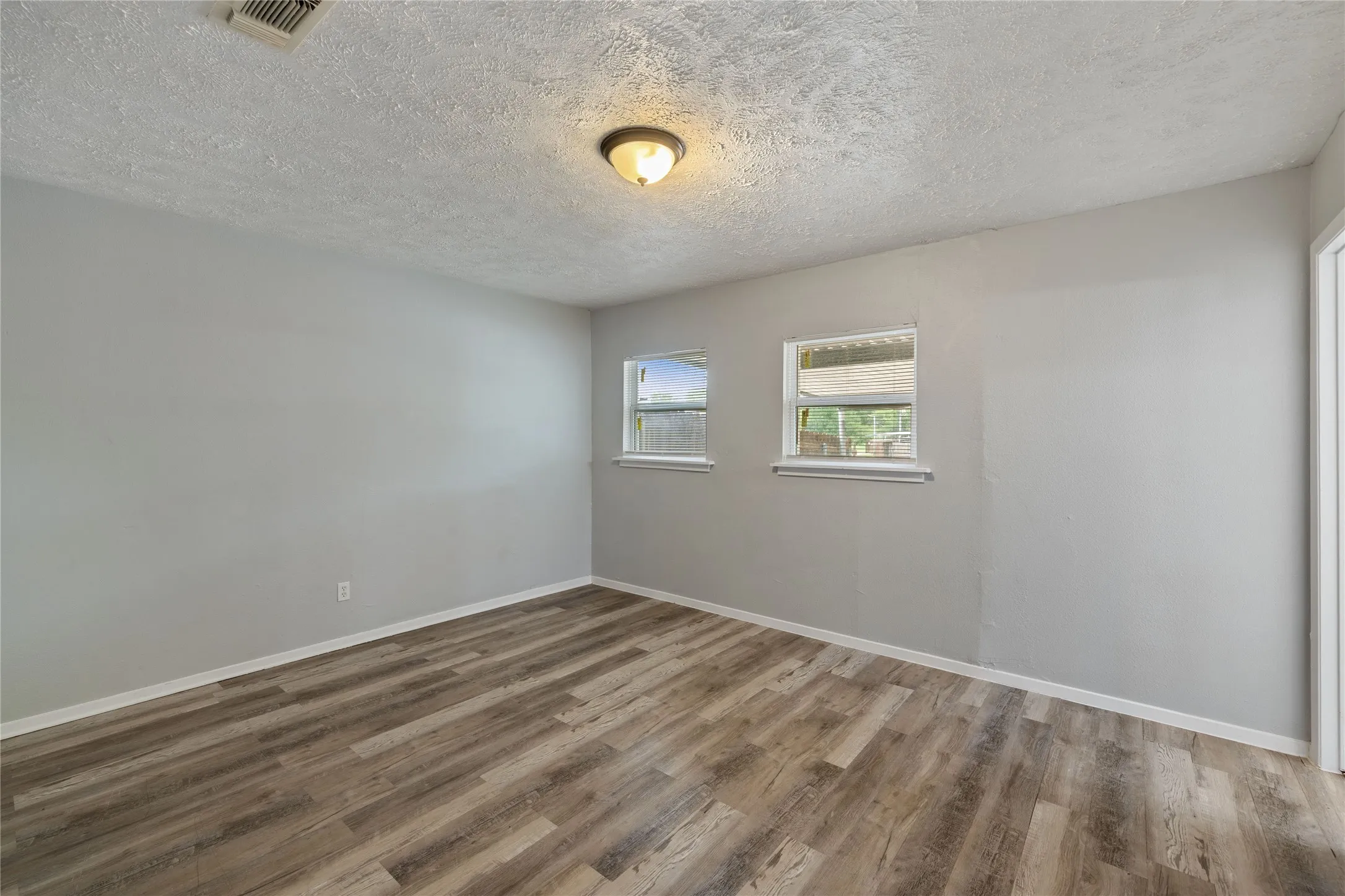 Townhouse For Sale in Dallas County , 66 W Mountain Creek Drive, Grand Prairie, Texas 75052, 3 Bedroom, 2 Bathroom, Garage spaces, 1,280 Sqft, built in 1971, mls#21393441, Real Estate Agent in Grand Prairie, Homes For Sale in Dallas county, Homes For Sale in Grand Prairie, Realtor in Grand Prairie Texas, Real Estate Brokerage Independent Realty Texas, Luminita Cordes Realtor