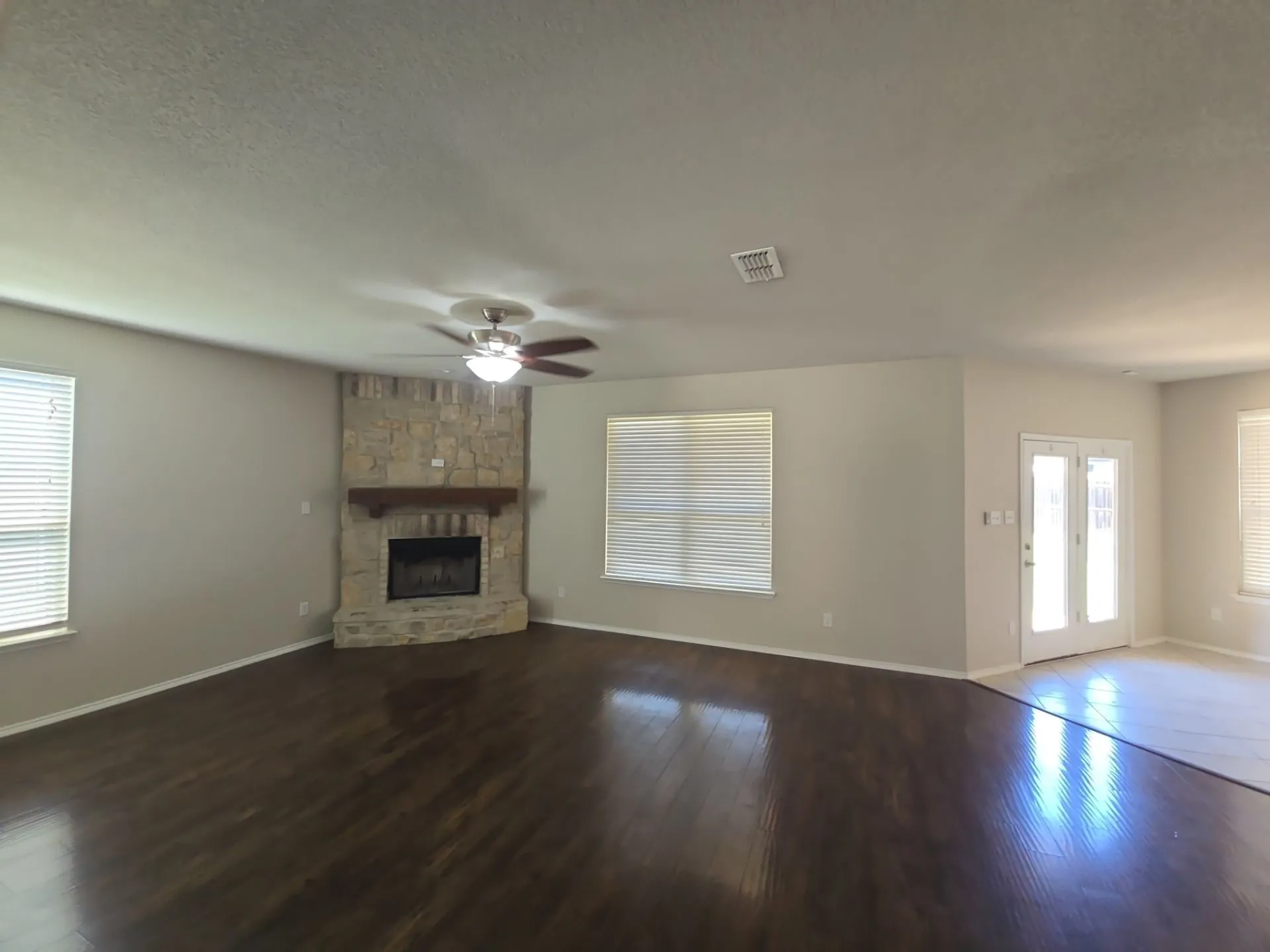 Single Family Residence For Rent in Tarrant County , 7601 Boat Wind Road, Fort Worth, Texas 76179, 3 Bedroom, 3 Bathroom, 2 Garage spaces, 2,773 Sqft, built in 2017, mls#21394129, Real Estate Agent in Fort Worth, Homes For Rent in Tarrant county, Homes For Rent in Fort Worth, Realtor in Fort Worth Texas, Real Estate Brokerage Independent Realty Texas, Luminita Cordes Realtor