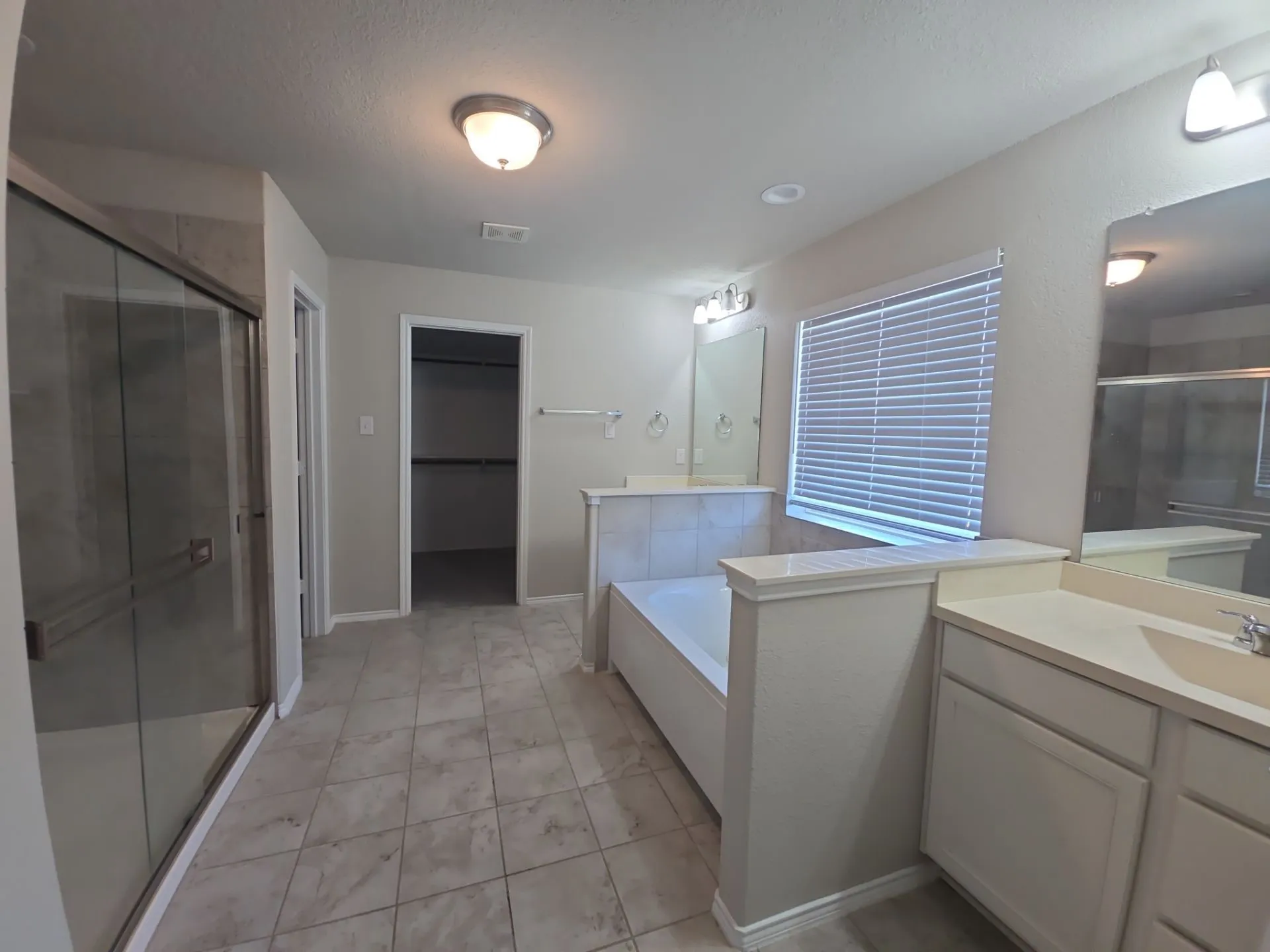 Single Family Residence For Rent in Tarrant County , 7601 Boat Wind Road, Fort Worth, Texas 76179, 3 Bedroom, 3 Bathroom, 2 Garage spaces, 2,773 Sqft, built in 2017, mls#21394129, Real Estate Agent in Fort Worth, Homes For Rent in Tarrant county, Homes For Rent in Fort Worth, Realtor in Fort Worth Texas, Real Estate Brokerage Independent Realty Texas, Luminita Cordes Realtor