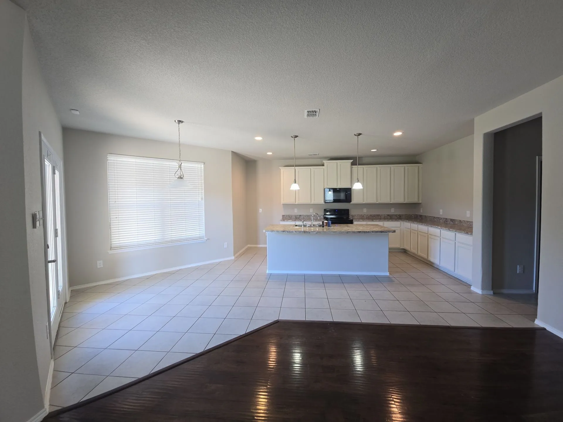 Single Family Residence For Rent in Tarrant County , 7601 Boat Wind Road, Fort Worth, Texas 76179, 3 Bedroom, 3 Bathroom, 2 Garage spaces, 2,773 Sqft, built in 2017, mls#21394129, Real Estate Agent in Fort Worth, Homes For Rent in Tarrant county, Homes For Rent in Fort Worth, Realtor in Fort Worth Texas, Real Estate Brokerage Independent Realty Texas, Luminita Cordes Realtor