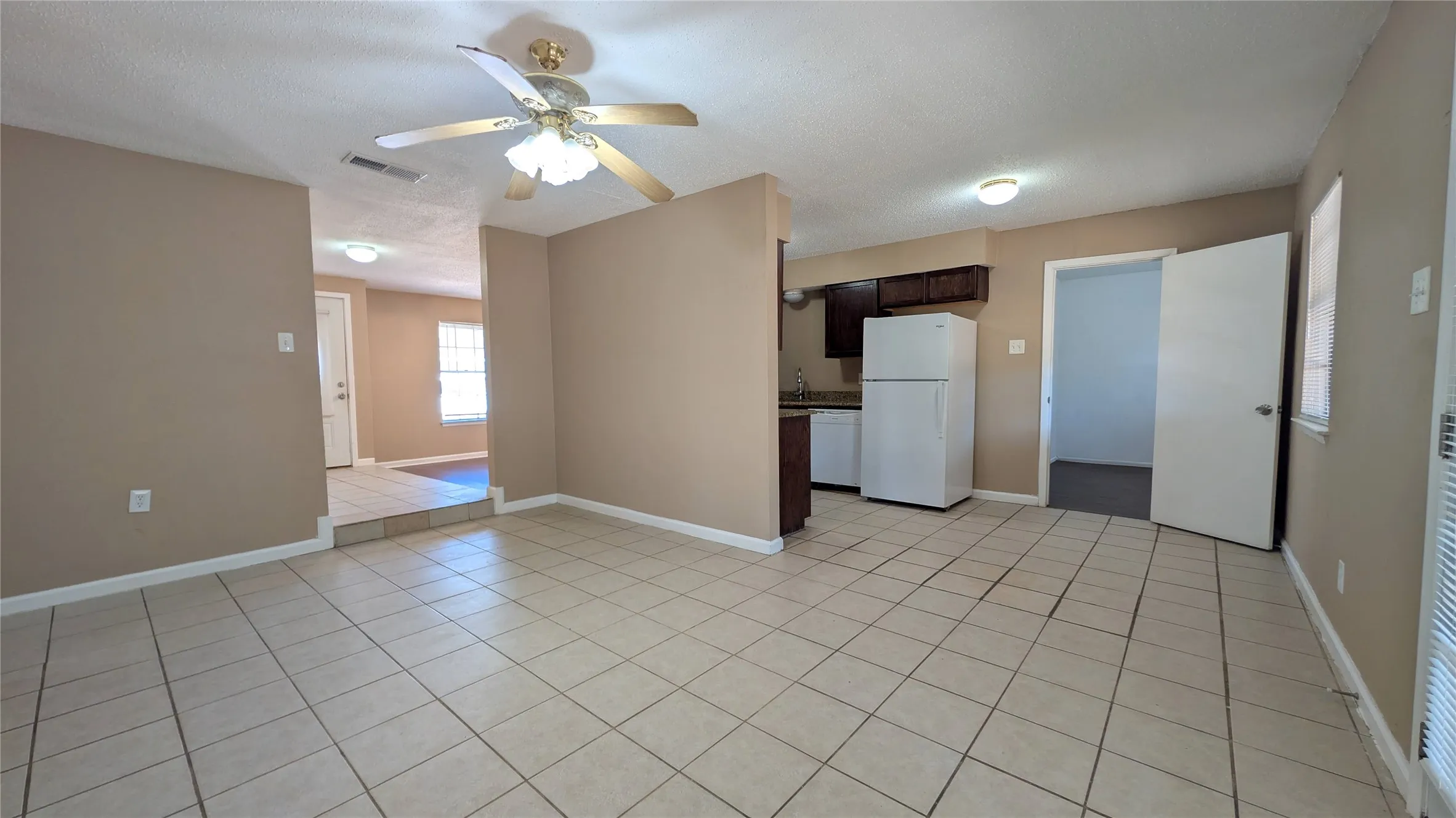 Single Family Residence For Rent in Denton County , 514 Campbell Lane, Denton, Texas 76209, 3 Bedroom, 2 Bathroom, Garage spaces, 1,480 Sqft, built in 1960, mls#21394136, Real Estate Agent in Denton, Homes For Rent in Denton county, Homes For Rent in Denton, Realtor in Denton Texas, Real Estate Brokerage Independent Realty Texas, Luminita Cordes Realtor