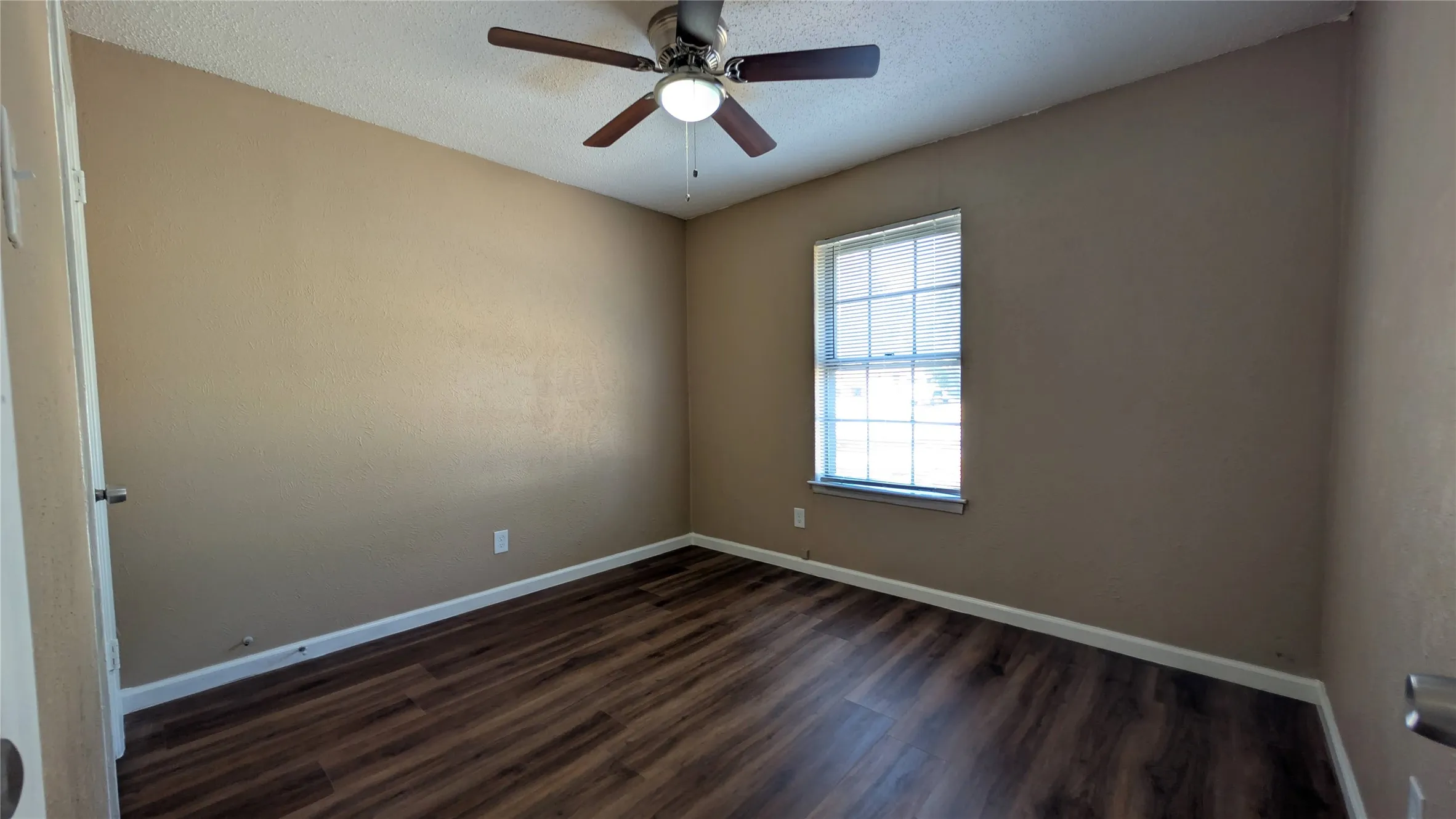Single Family Residence For Rent in Denton County , 514 Campbell Lane, Denton, Texas 76209, 3 Bedroom, 2 Bathroom, Garage spaces, 1,480 Sqft, built in 1960, mls#21394136, Real Estate Agent in Denton, Homes For Rent in Denton county, Homes For Rent in Denton, Realtor in Denton Texas, Real Estate Brokerage Independent Realty Texas, Luminita Cordes Realtor