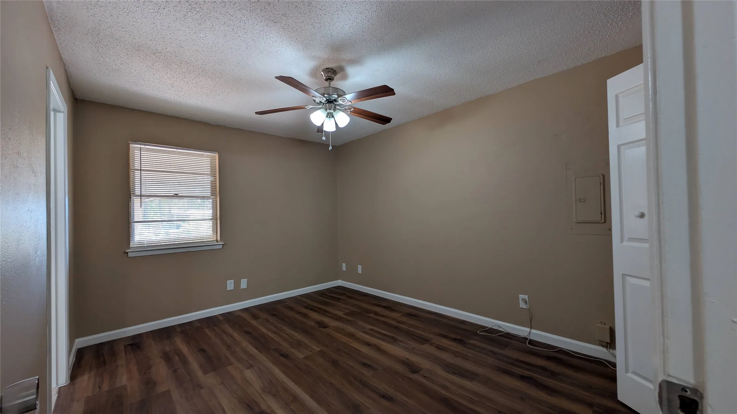Single Family Residence For Rent in Denton County , 514 Campbell Lane, Denton, Texas 76209, 3 Bedroom, 2 Bathroom, Garage spaces, 1,480 Sqft, built in 1960, mls#21394136, Real Estate Agent in Denton, Homes For Rent in Denton county, Homes For Rent in Denton, Realtor in Denton Texas, Real Estate Brokerage Independent Realty Texas, Luminita Cordes Realtor