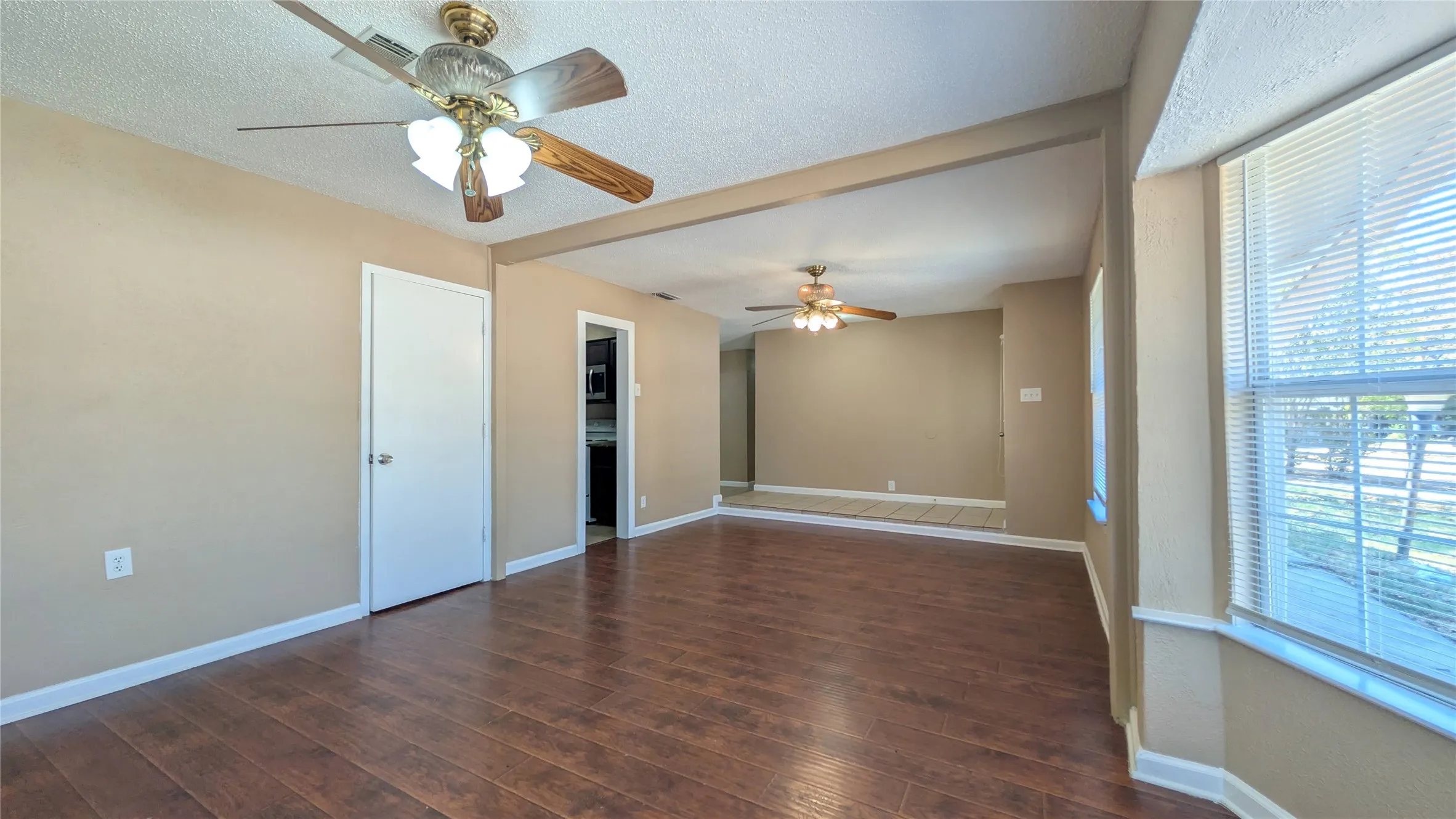 Single Family Residence For Rent in Denton County , 514 Campbell Lane, Denton, Texas 76209, 3 Bedroom, 2 Bathroom, Garage spaces, 1,480 Sqft, built in 1960, mls#21394136, Real Estate Agent in Denton, Homes For Rent in Denton county, Homes For Rent in Denton, Realtor in Denton Texas, Real Estate Brokerage Independent Realty Texas, Luminita Cordes Realtor